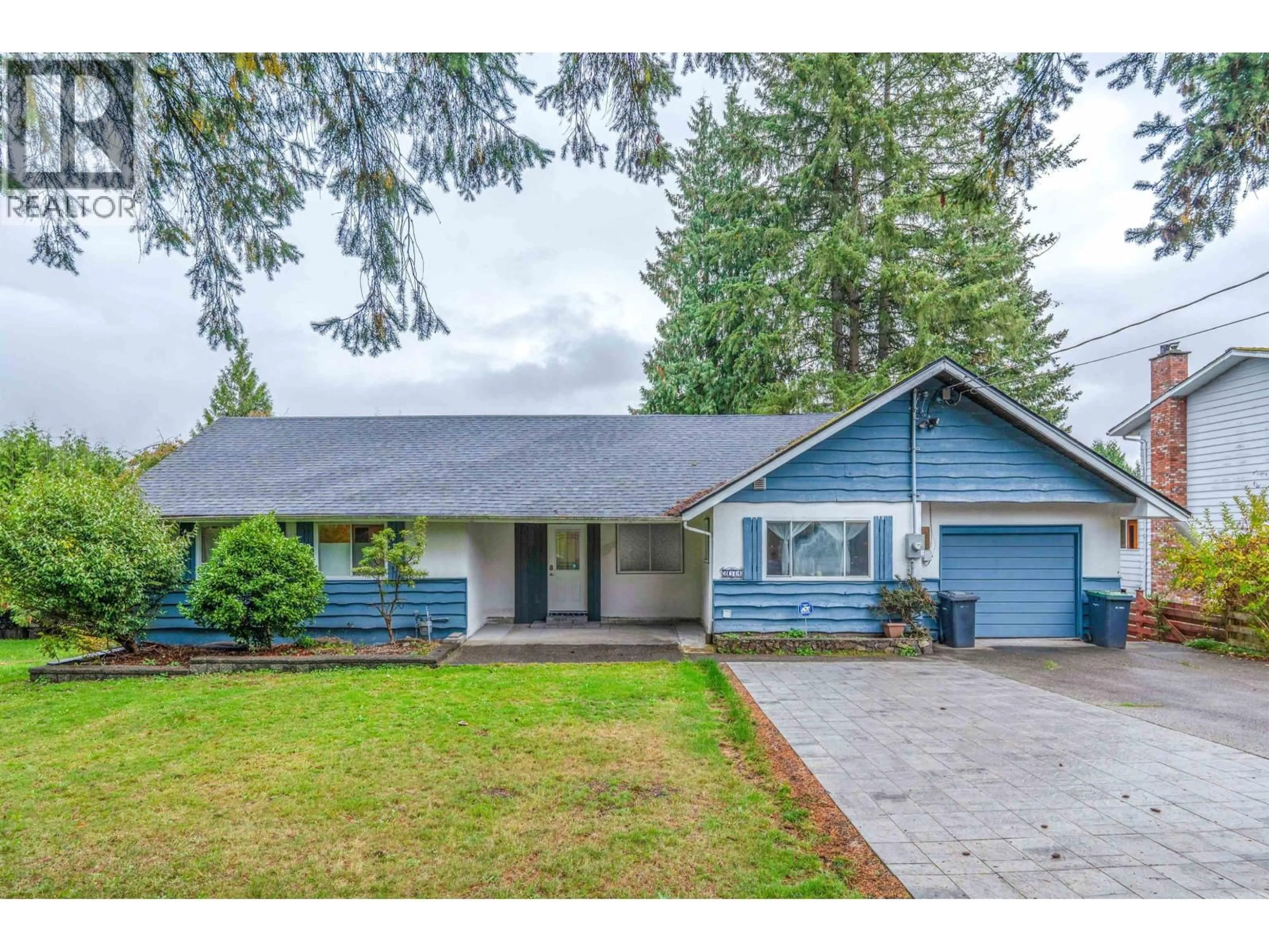 Home with vinyl exterior material, street for 3071 STARLIGHT WAY, Coquitlam British Columbia V3C3P9