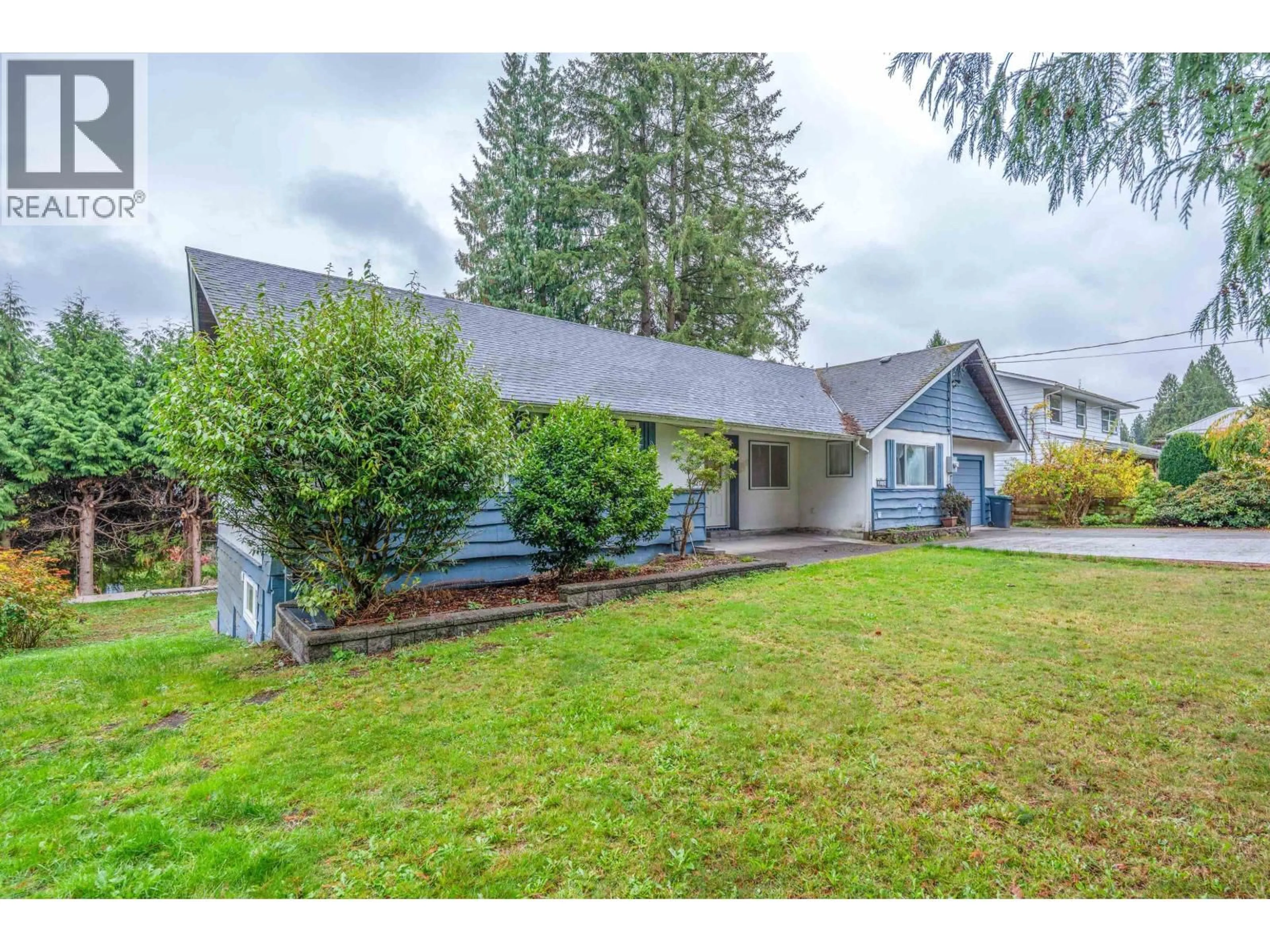 A pic from outside/outdoor area/front of a property/back of a property/a pic from drone, street for 3071 STARLIGHT WAY, Coquitlam British Columbia V3C3P9