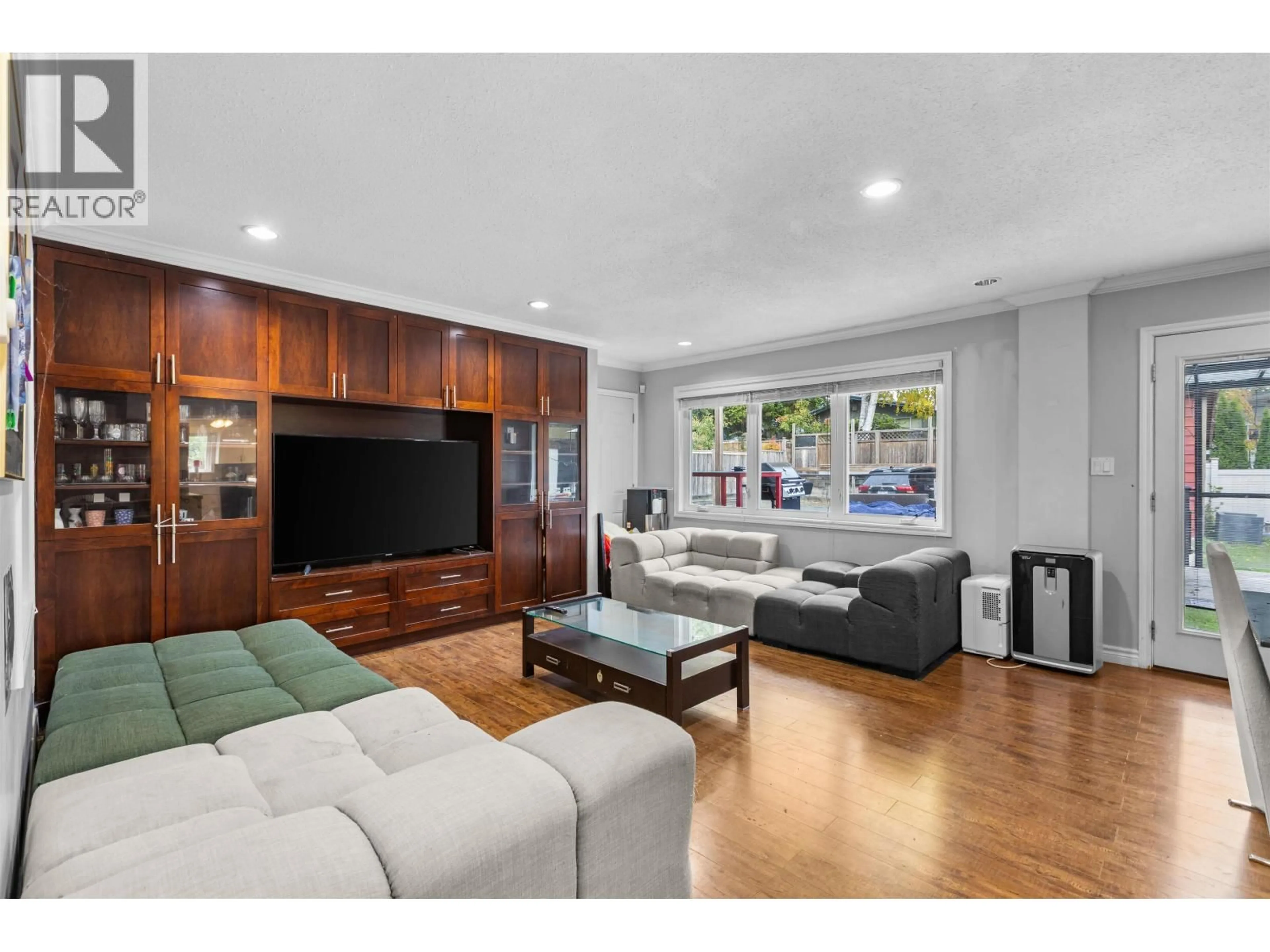 Living room with furniture, unknown for 1970 SPERLING AVENUE, Burnaby British Columbia V5B4K5