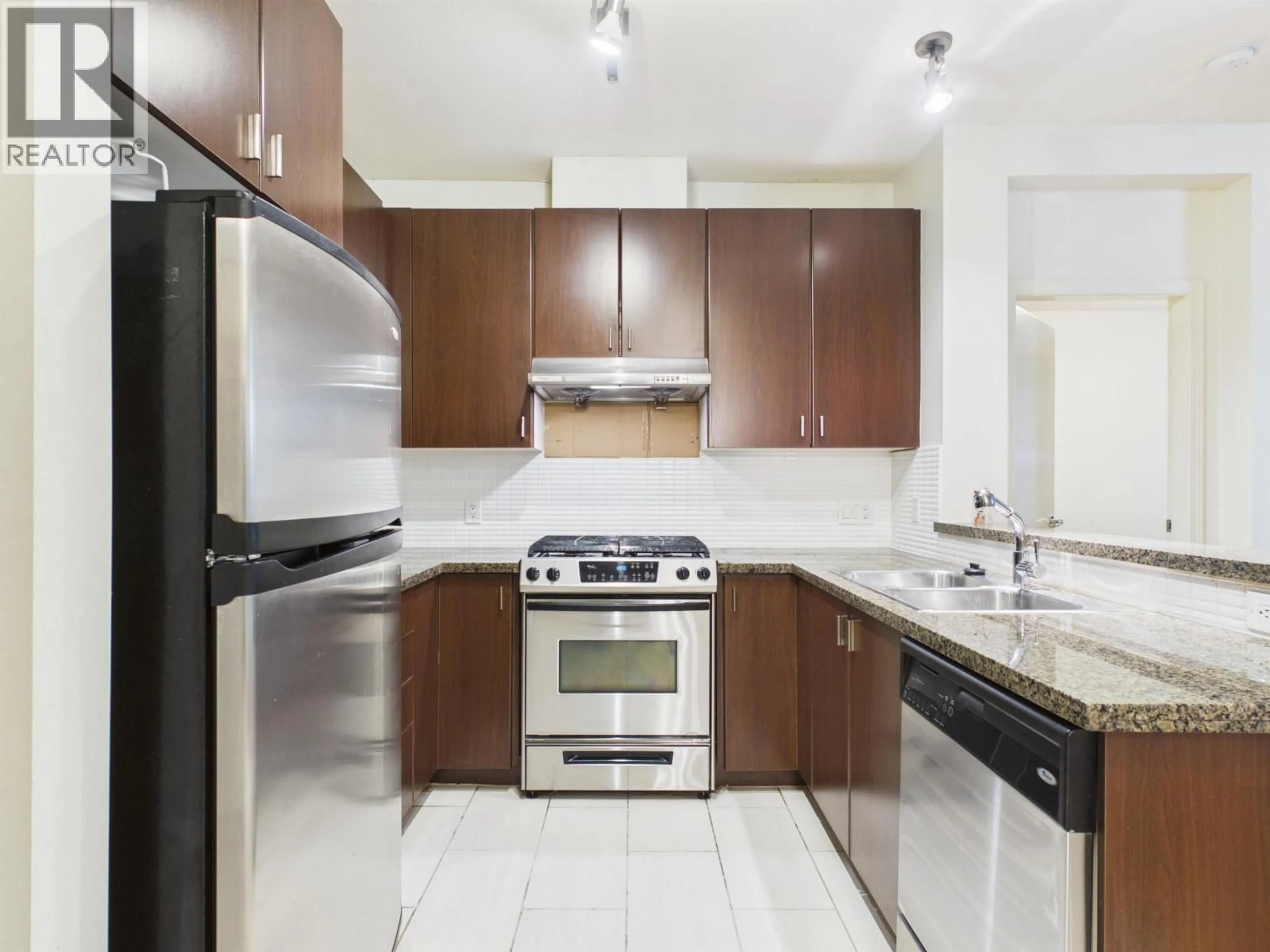 Standard kitchen, unknown for 106 - 6888 SOUTHPOINT DRIVE, Burnaby British Columbia V3N5E3