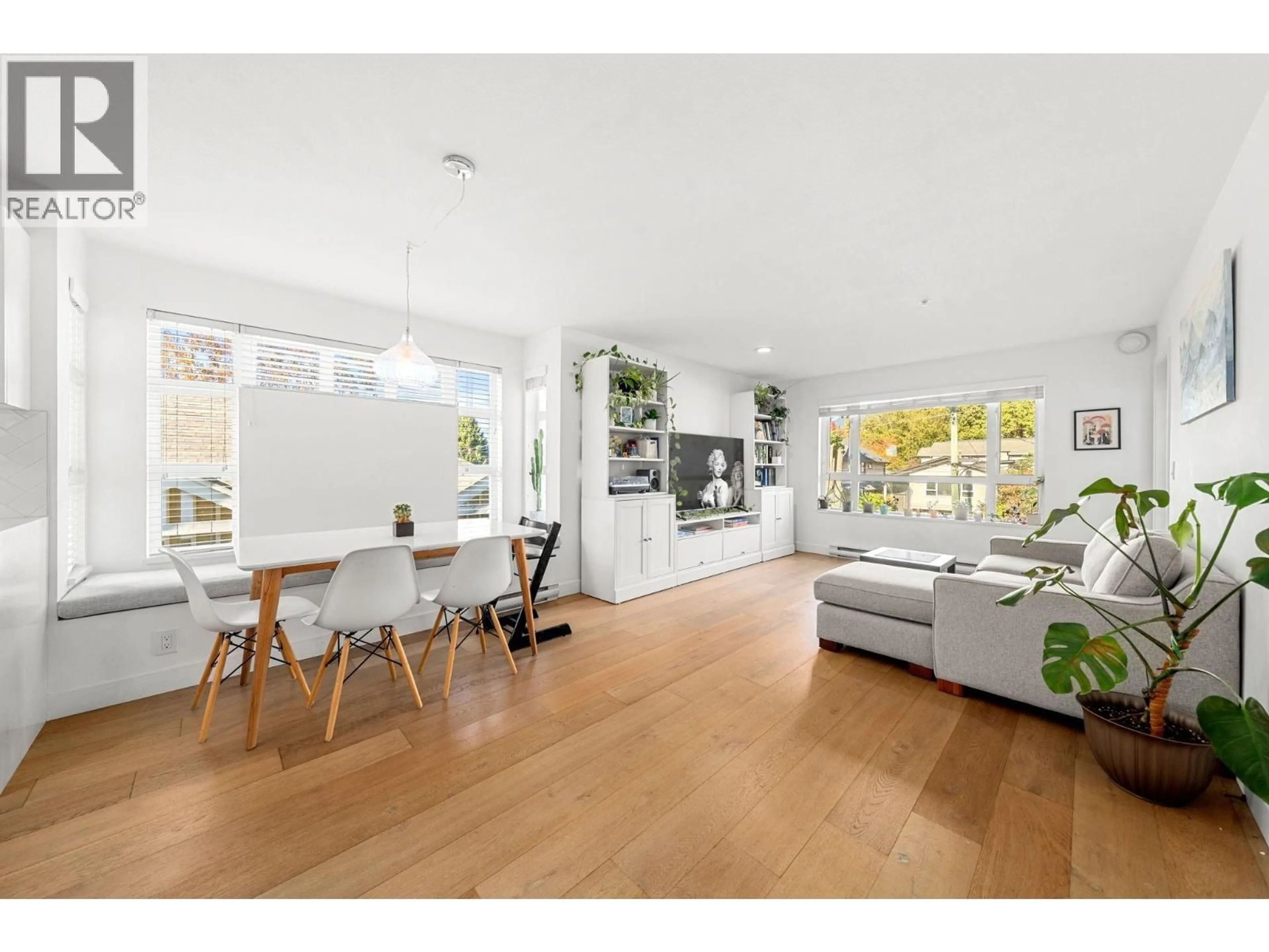Open concept kitchen, wood/laminate floor for 207 - 183 23RD STREET, North Vancouver British Columbia V7M2B1