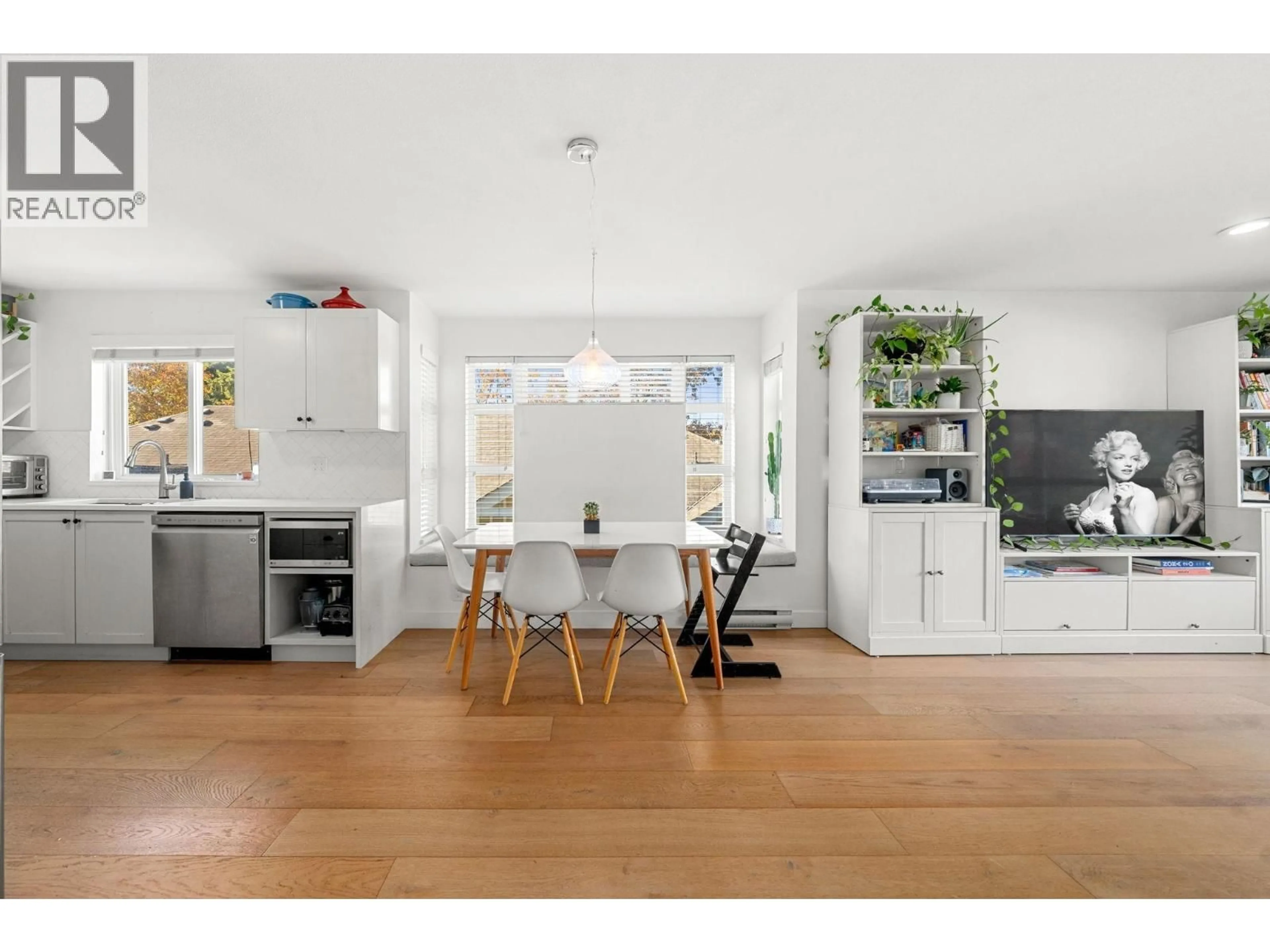 Open concept kitchen, wood/laminate floor for 207 - 183 23RD STREET, North Vancouver British Columbia V7M2B1