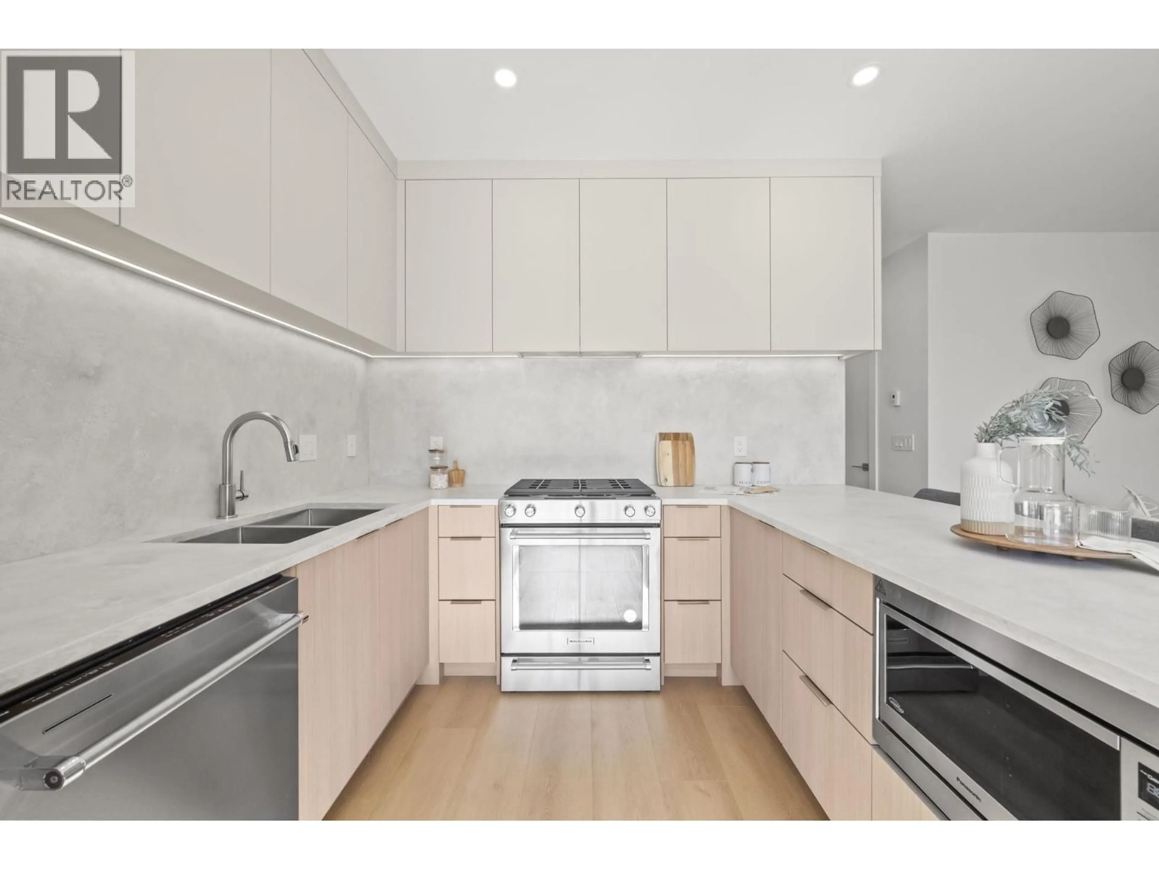 Unknown for 1 - 3623 TRIUMPH STREET, Vancouver British Columbia V5K1V4