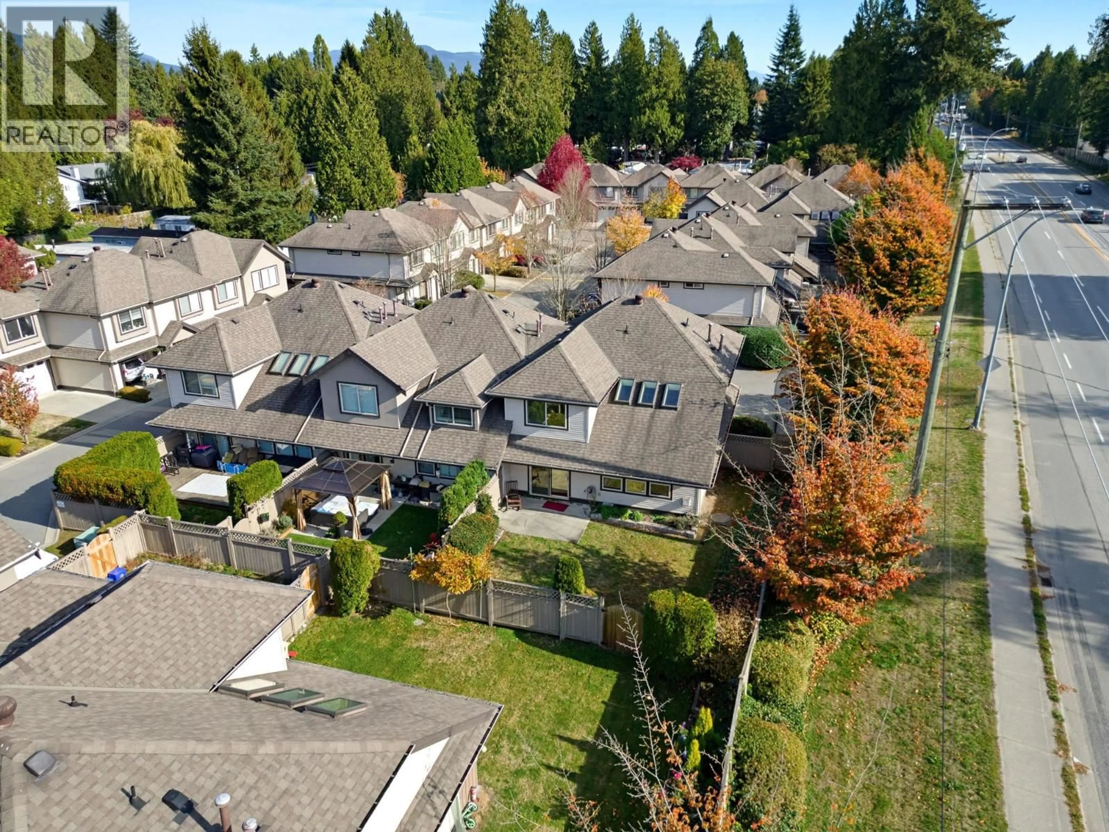 A pic from outside/outdoor area/front of a property/back of a property/a pic from drone, unknown for 32 - 11860 210TH STREET, Maple Ridge British Columbia V2X8A3
