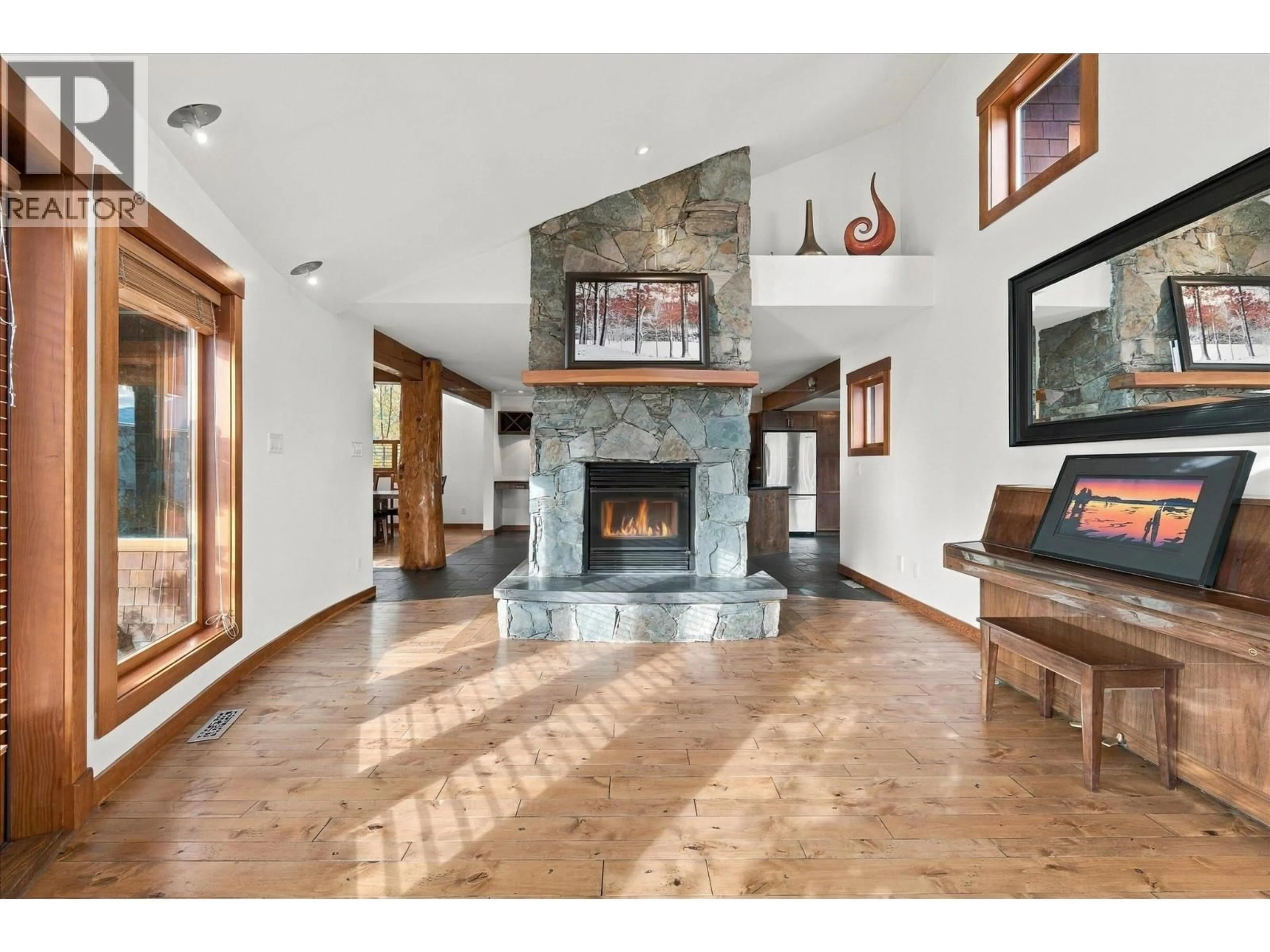 Indoor foyer for 1777 PINEWOOD DRIVE, Pemberton British Columbia V0N2L3