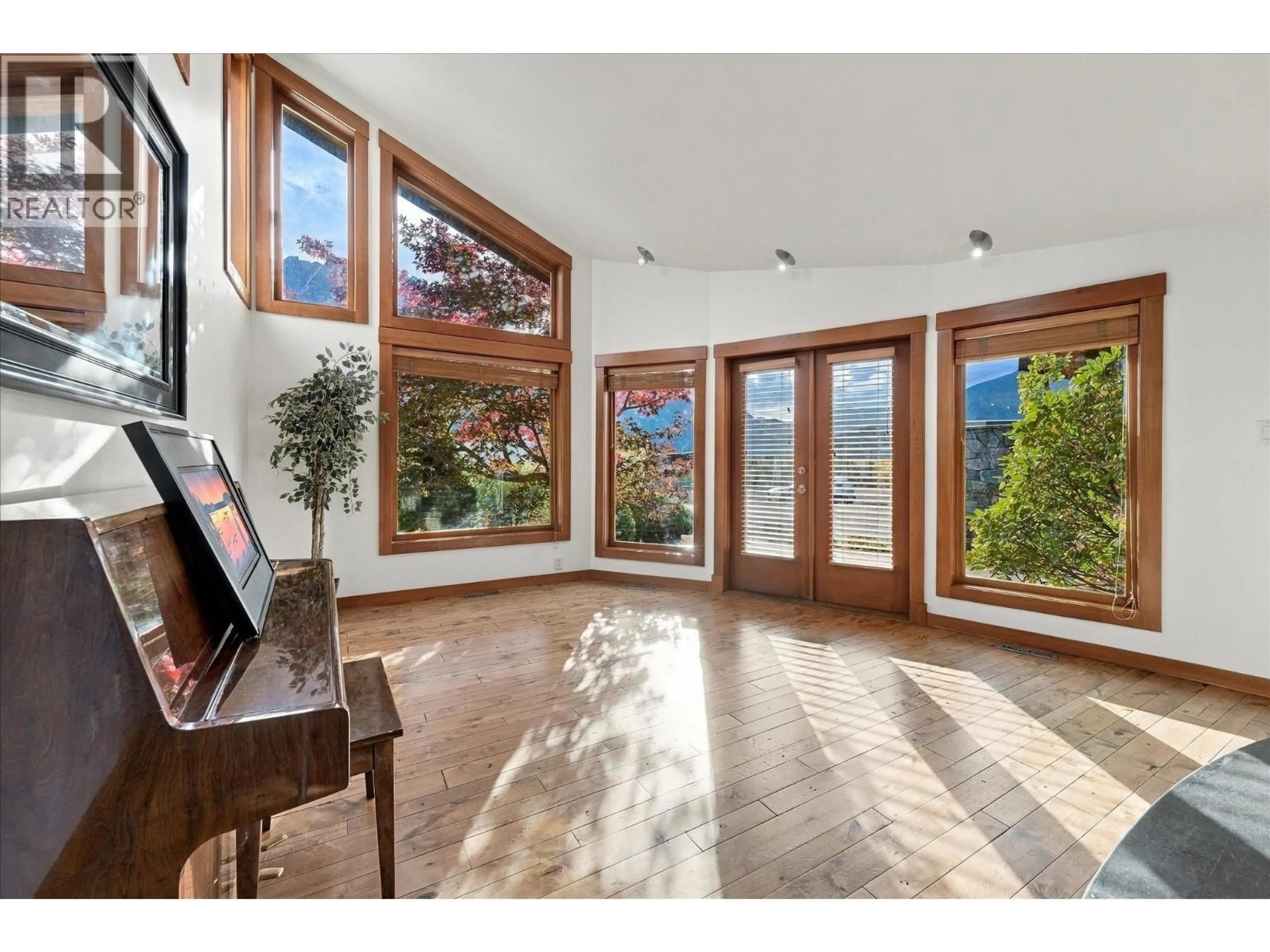 Indoor entryway for 1777 PINEWOOD DRIVE, Pemberton British Columbia V0N2L3