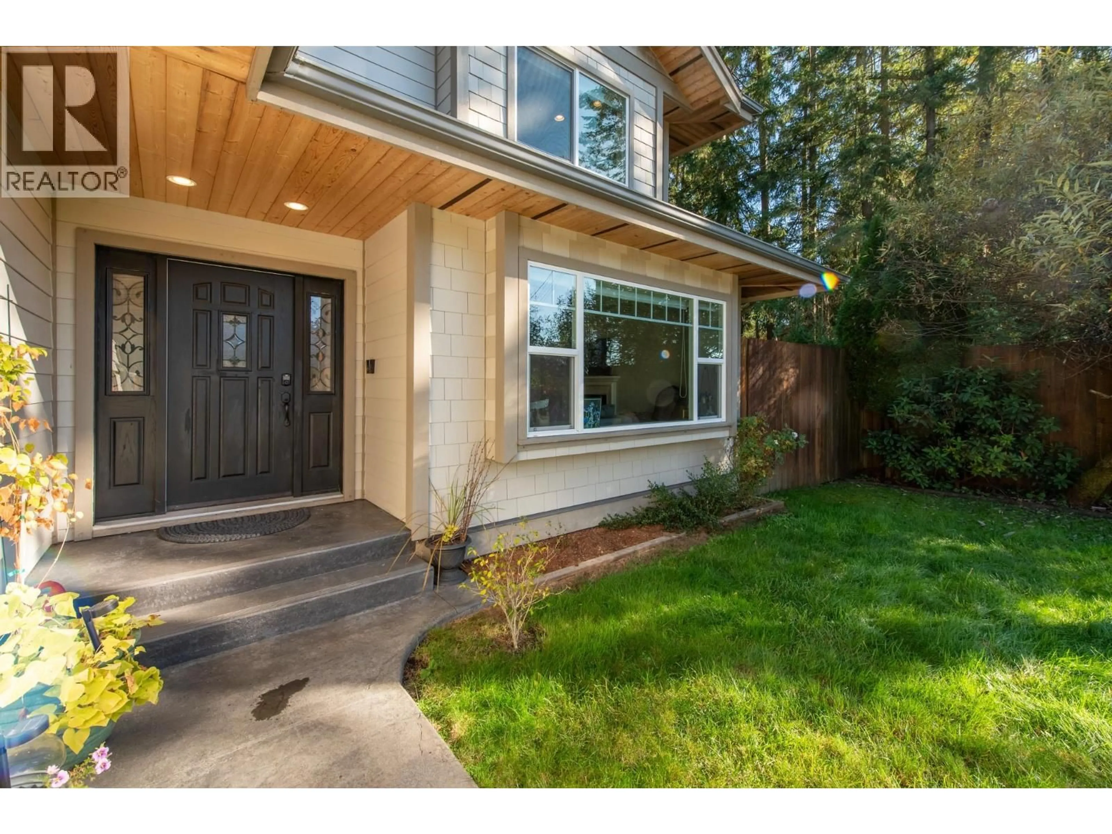 Indoor entryway for 574 VETERANS ROAD, Gibsons British Columbia V0N1V4