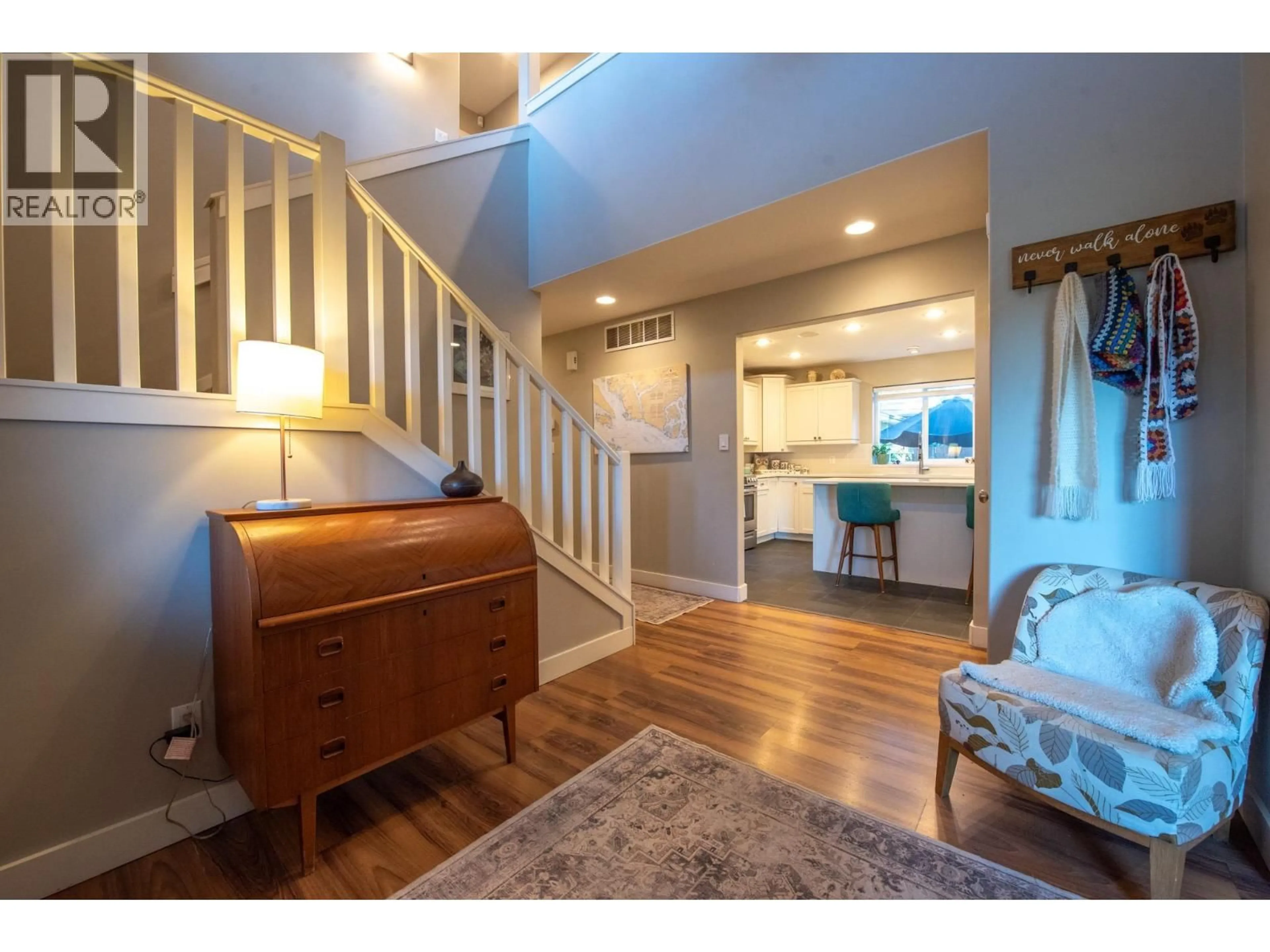 Indoor entryway for 574 VETERANS ROAD, Gibsons British Columbia V0N1V4