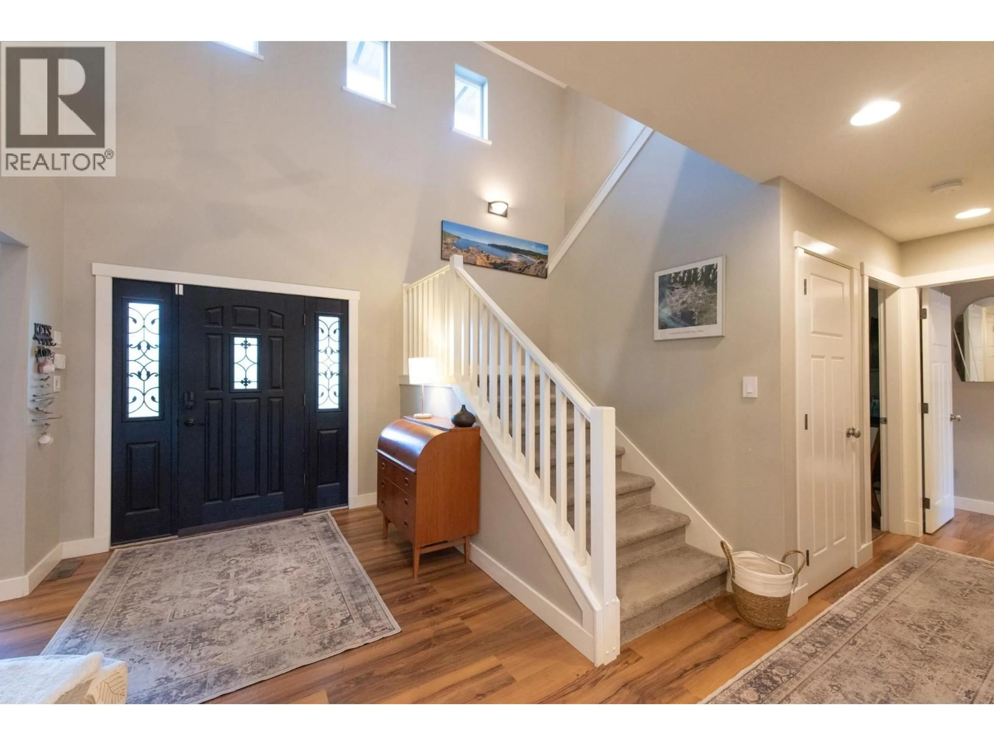 Indoor entryway for 574 VETERANS ROAD, Gibsons British Columbia V0N1V4