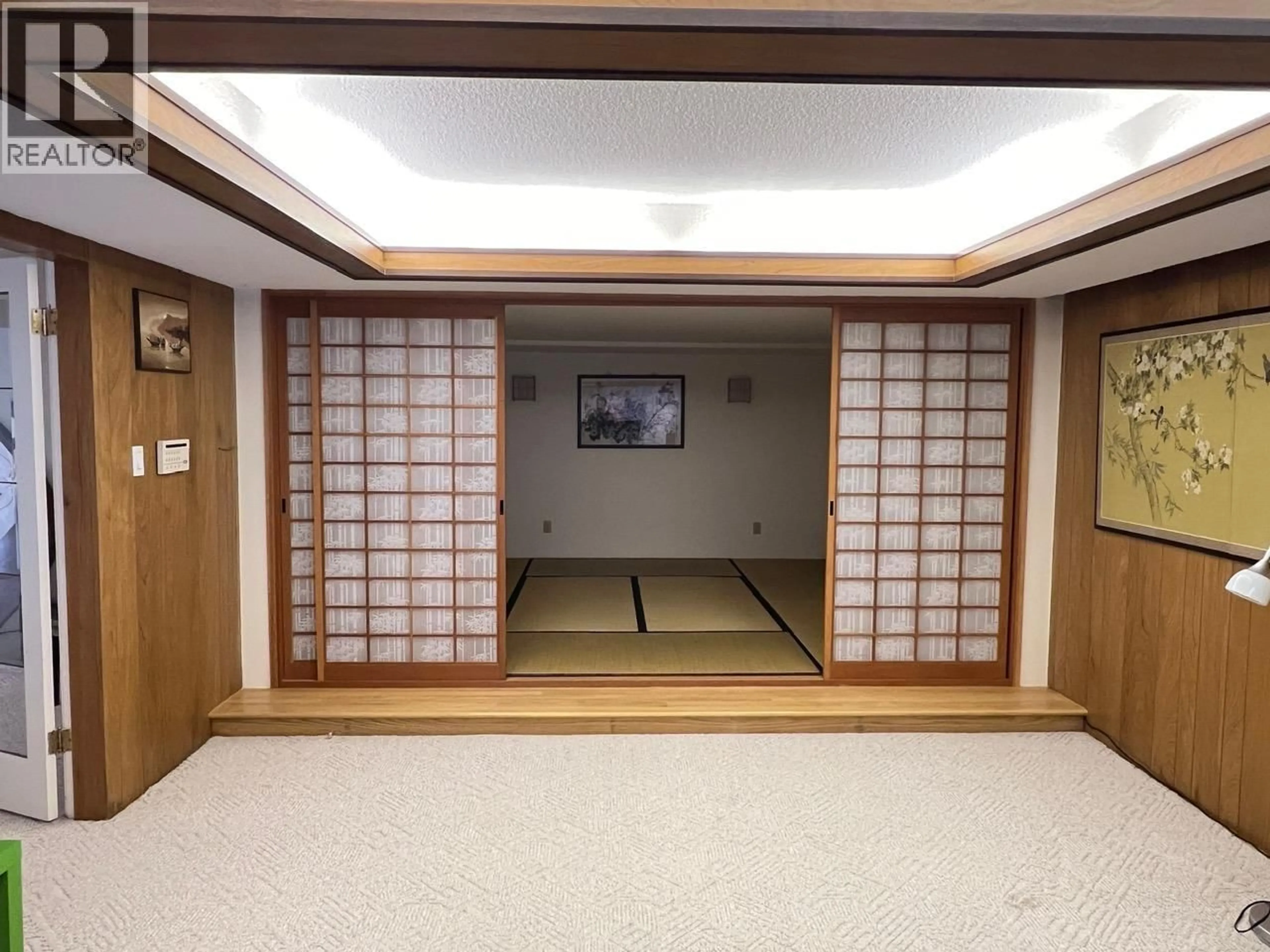 Indoor foyer for 1263 CHARTWELL PLACE, West Vancouver British Columbia V7S2S2