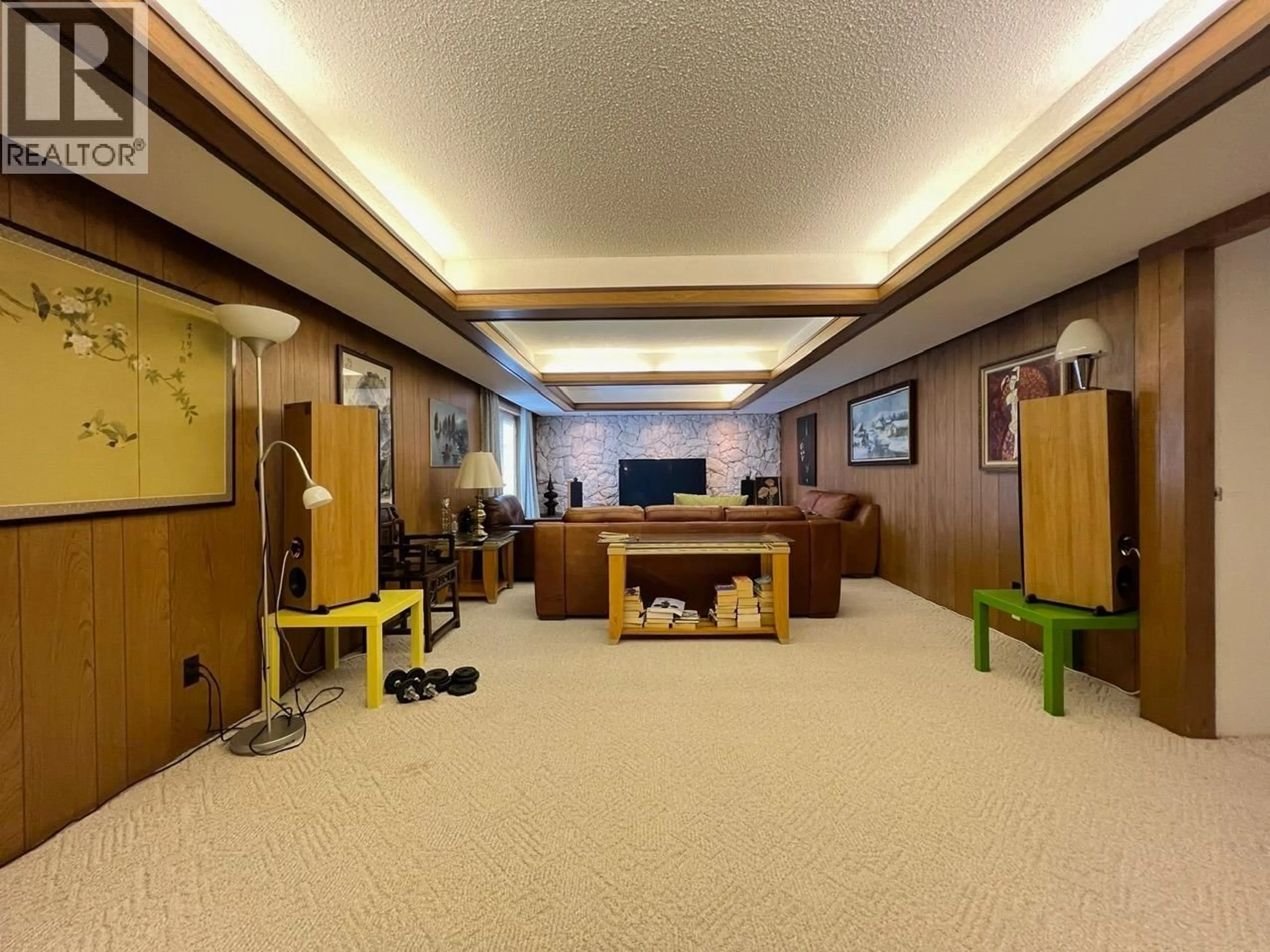 Lobby for 1263 CHARTWELL PLACE, West Vancouver British Columbia V7S2S2
