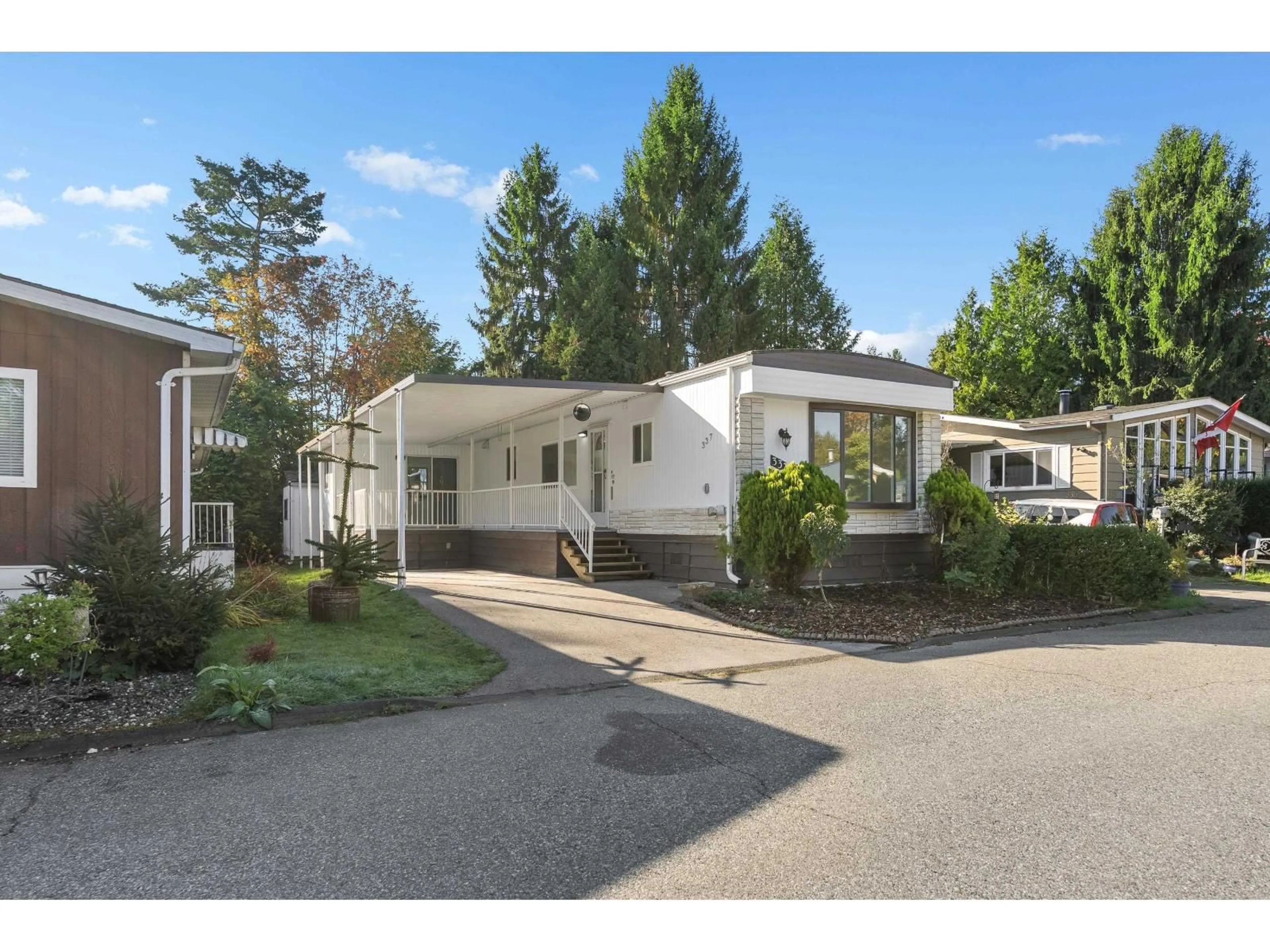 Home with vinyl exterior material, street for 337 - 1840 160 STREET, Surrey British Columbia V4A4X4