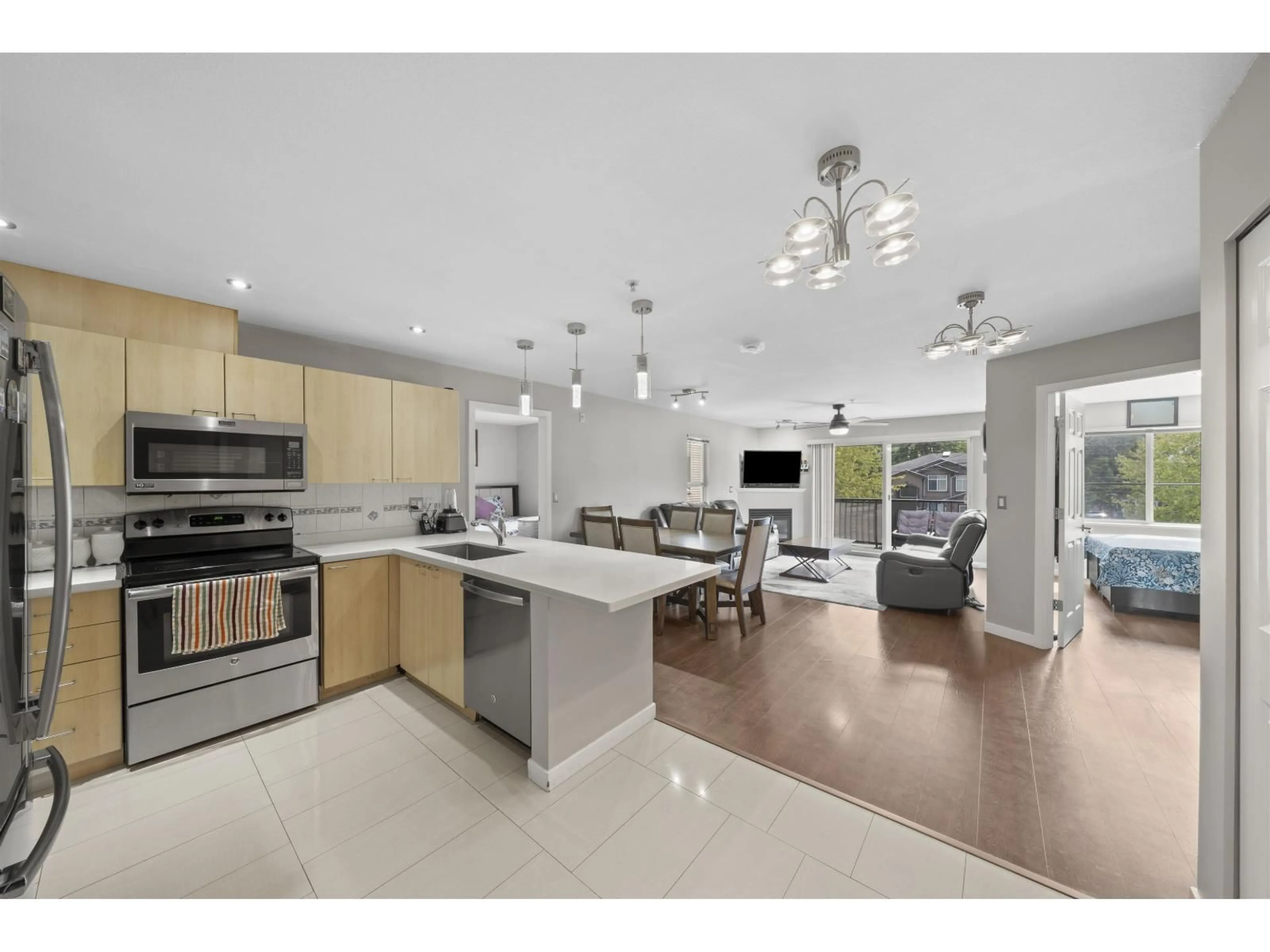 Open concept kitchen, ceramic/tile floor for 207 - 12083 92A AVENUE, Surrey British Columbia V3V8C8