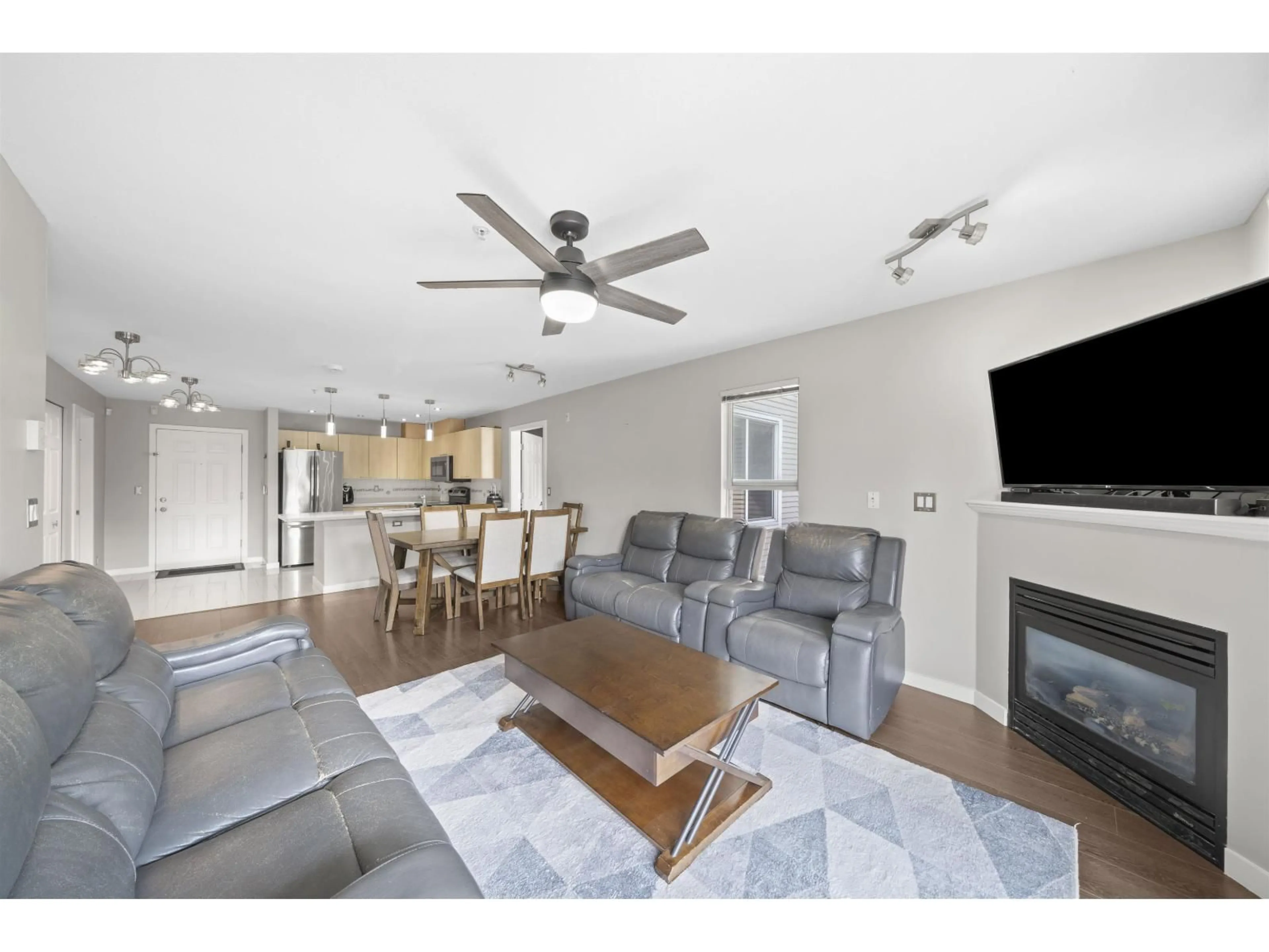 Living room with furniture, wood/laminate floor for 207 - 12083 92A AVENUE, Surrey British Columbia V3V8C8