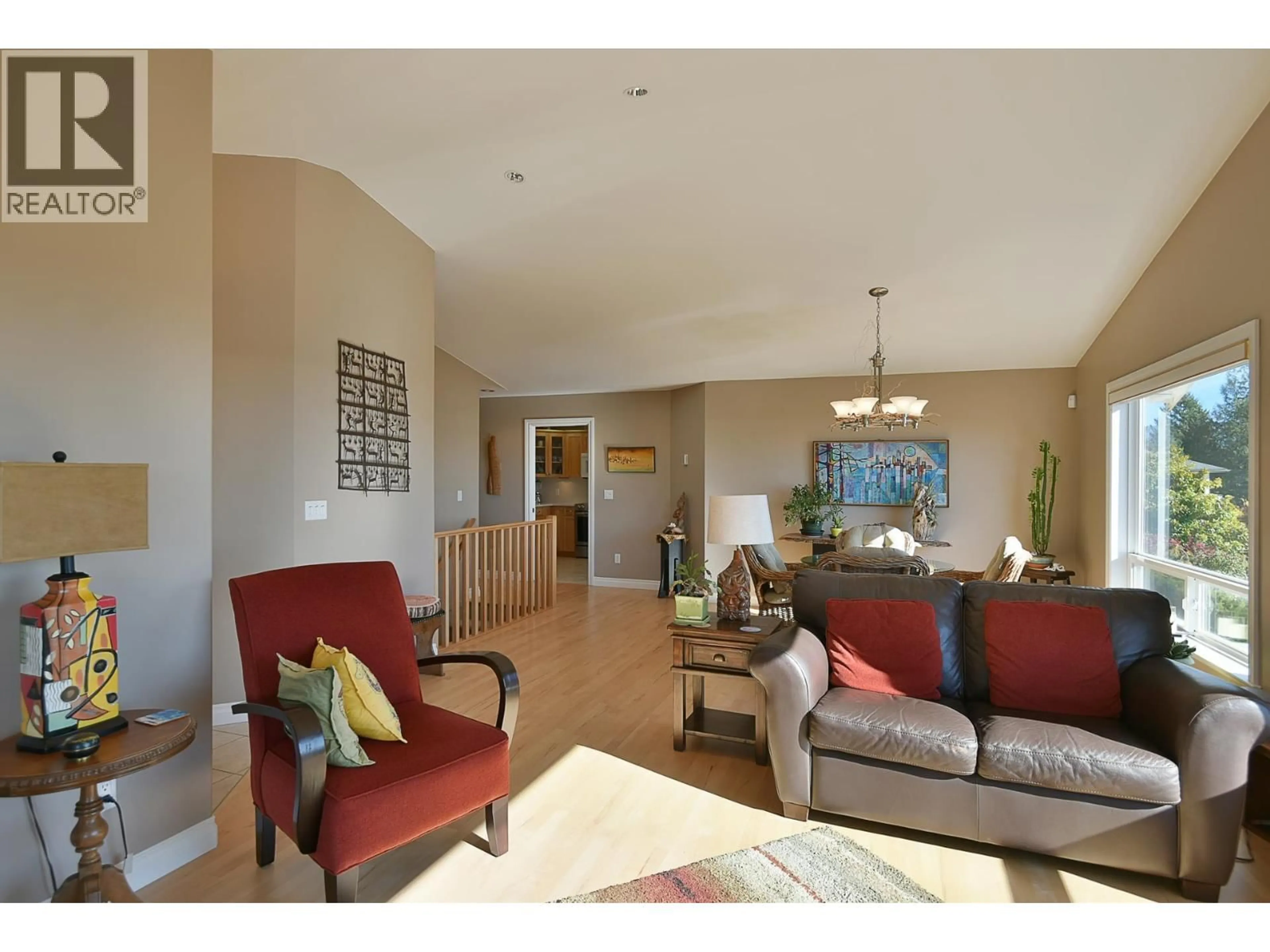 Living room with furniture, wood/laminate floor for 6252 BAILLIE ROAD, Sechelt British Columbia V7Z0R5