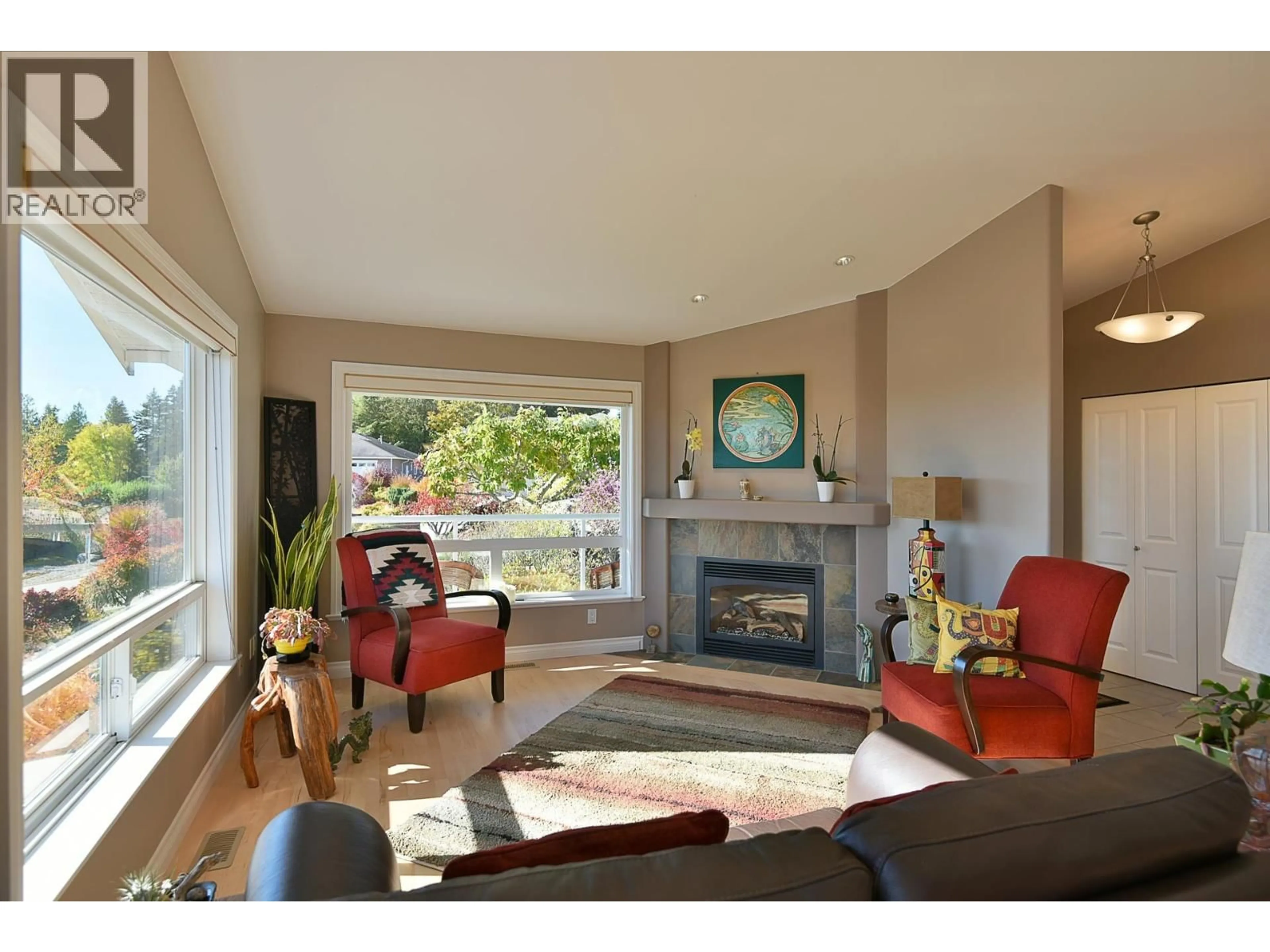 Living room with furniture, unknown for 6252 BAILLIE ROAD, Sechelt British Columbia V7Z0R5