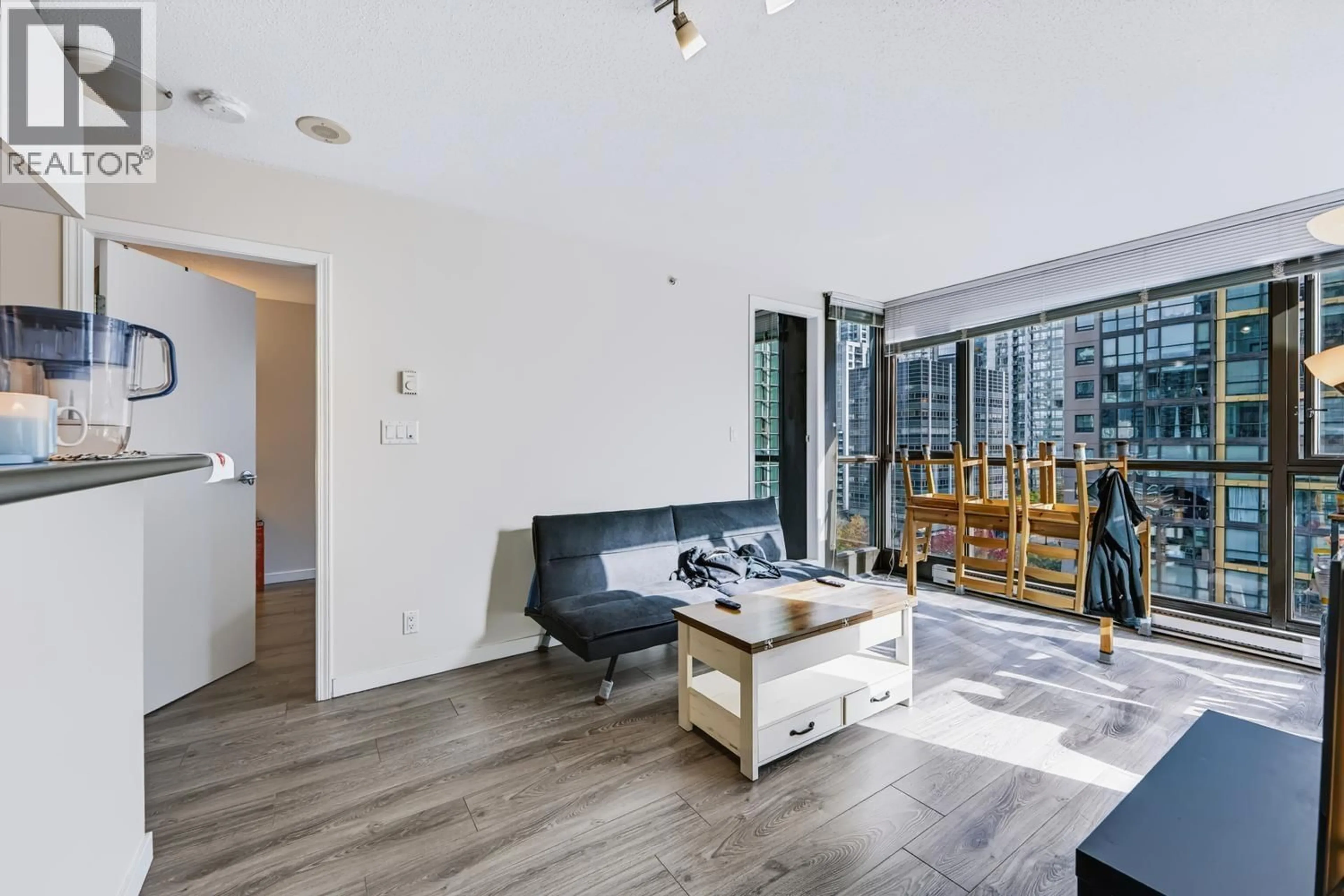Living room with furniture, unknown for 806 - 1367 ALBERNI STREET, Vancouver British Columbia V6E4R9