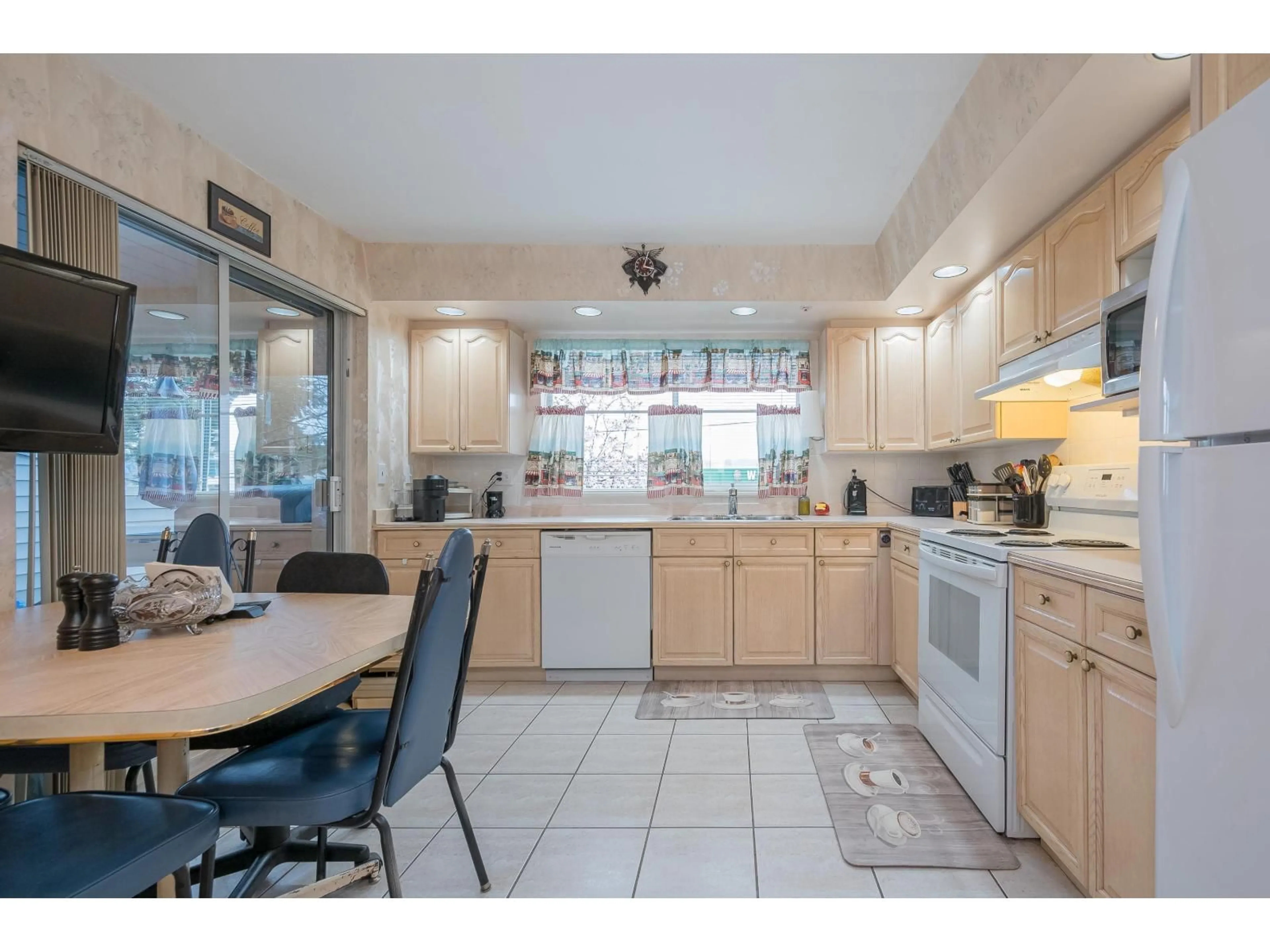 Standard kitchen, ceramic/tile floor for 103 - 5776 200 STREET, Langley British Columbia V3A1M8
