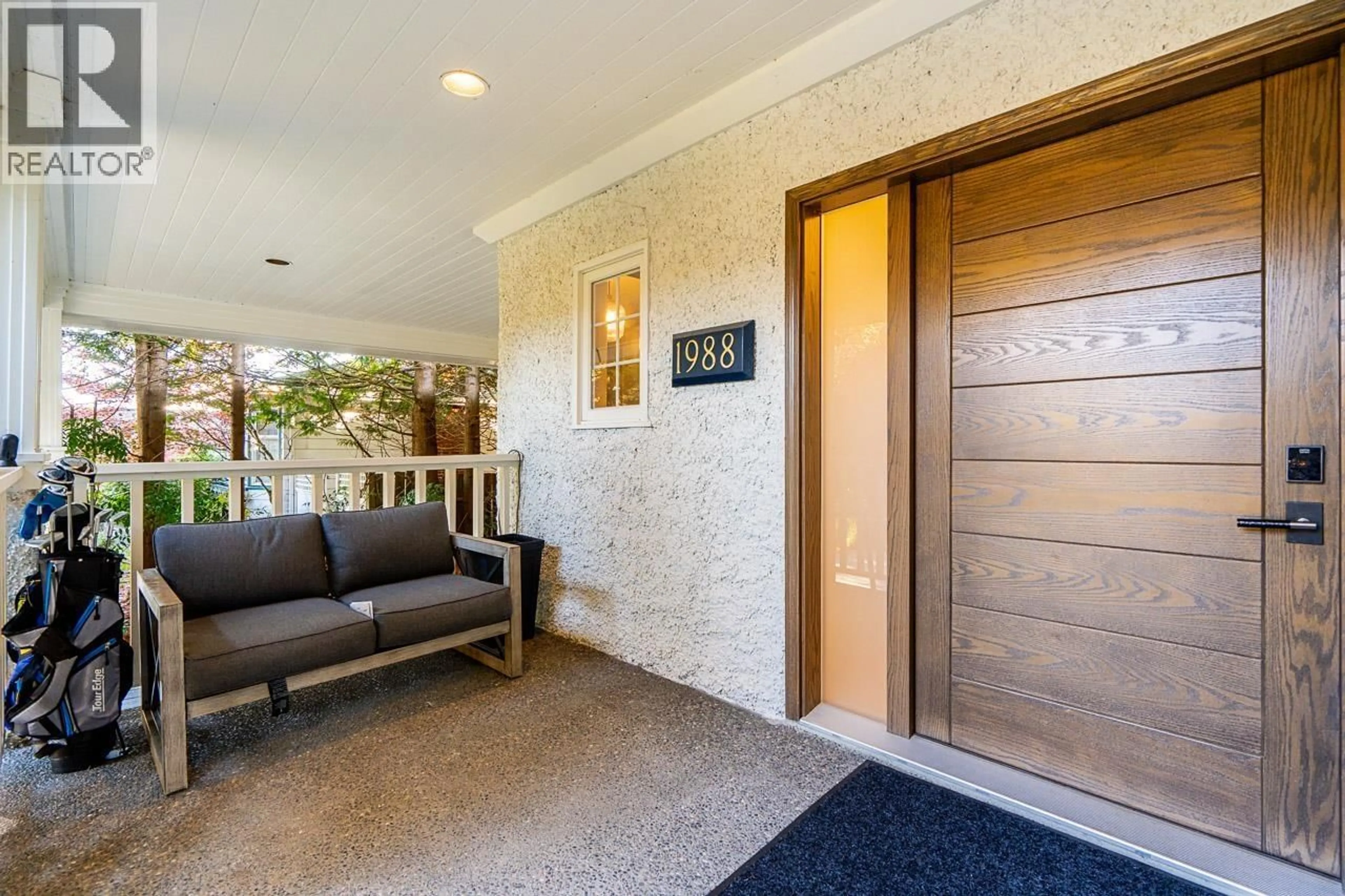 Indoor foyer for 1988 ACADIA ROAD, Vancouver British Columbia V6T1R5