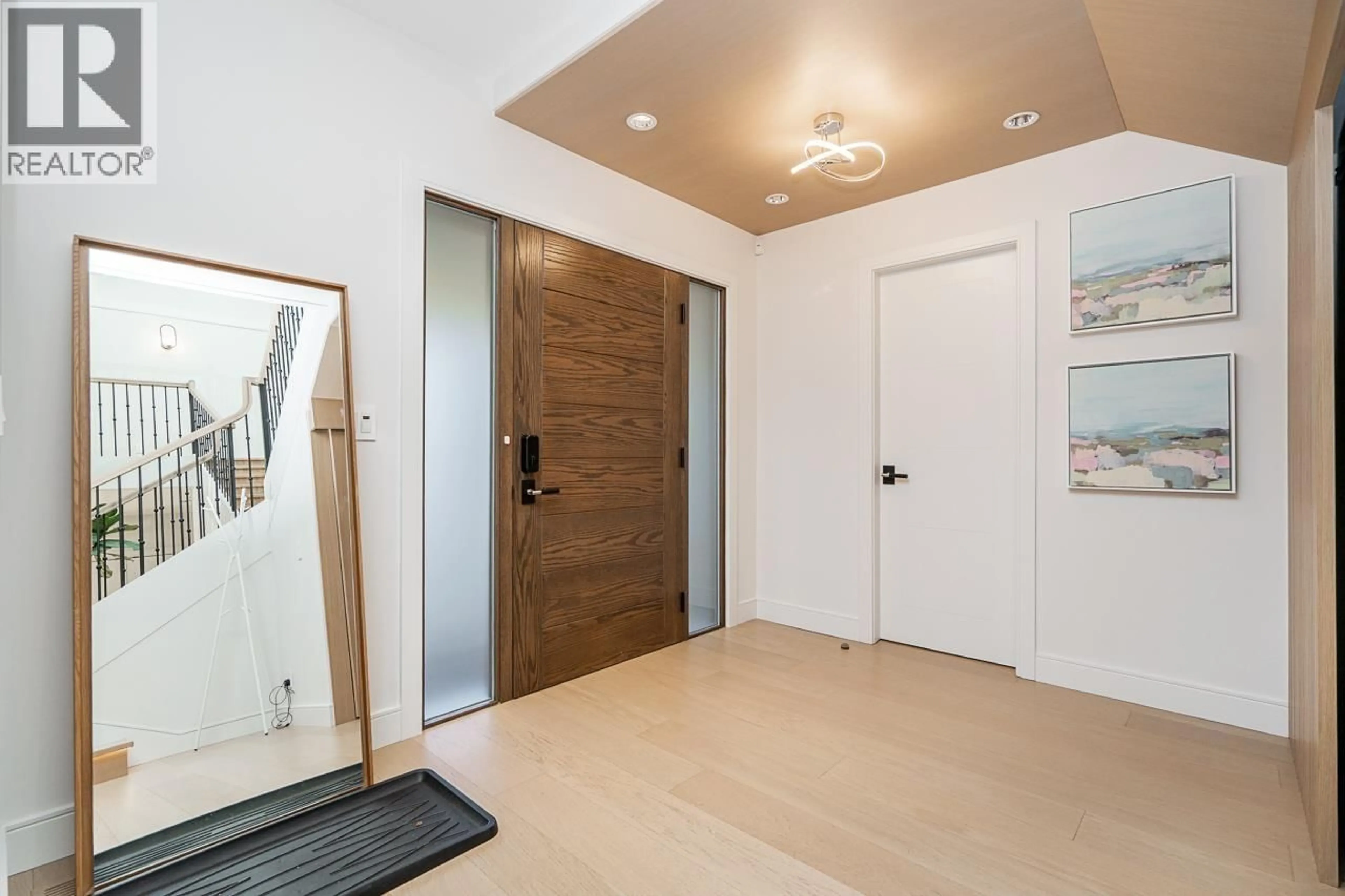 Indoor entryway for 1988 ACADIA ROAD, Vancouver British Columbia V6T1R5