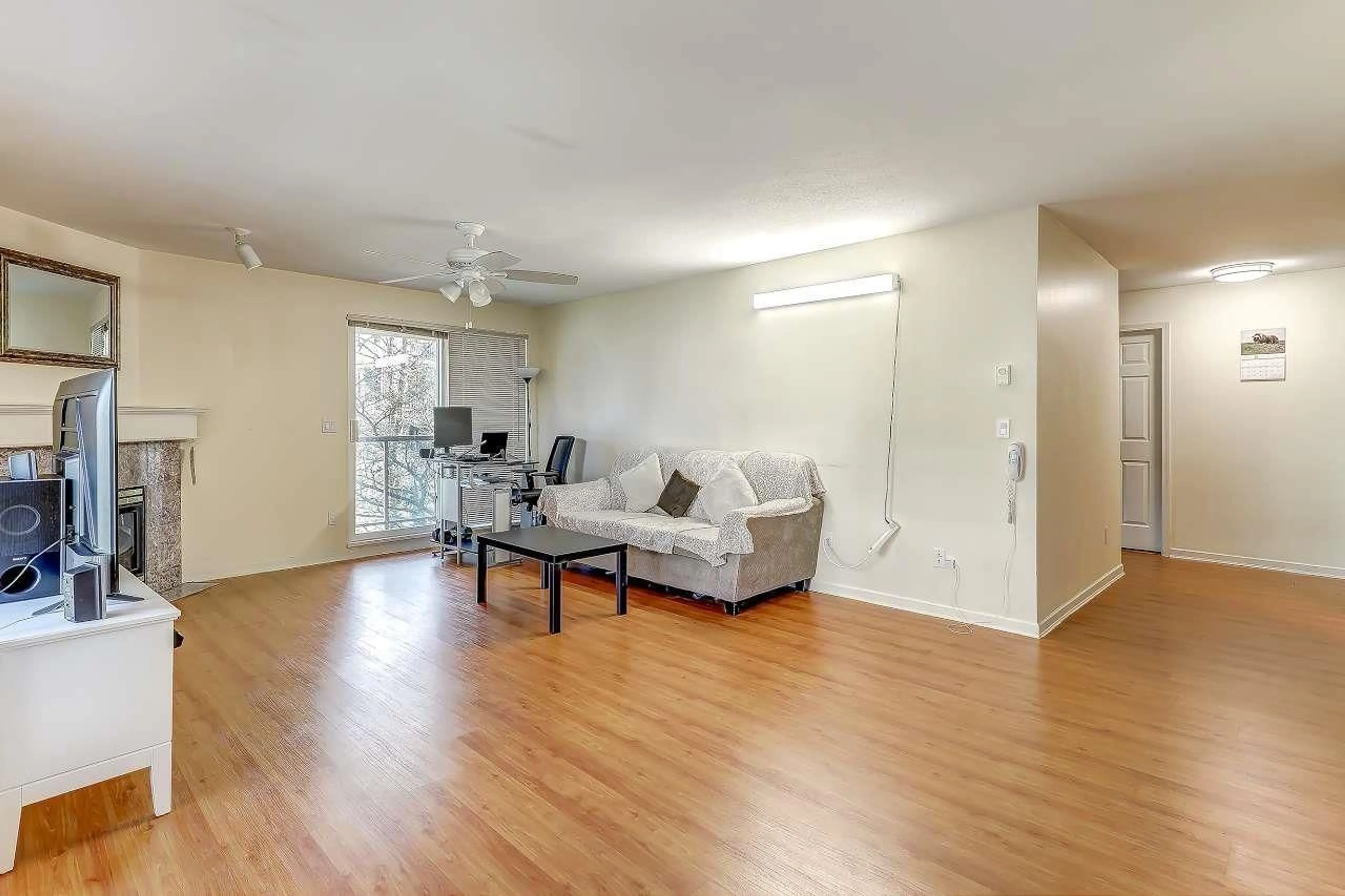 Living room with furniture, unknown for 210 - 14980 101A AVENUE, Surrey British Columbia V3R0T1