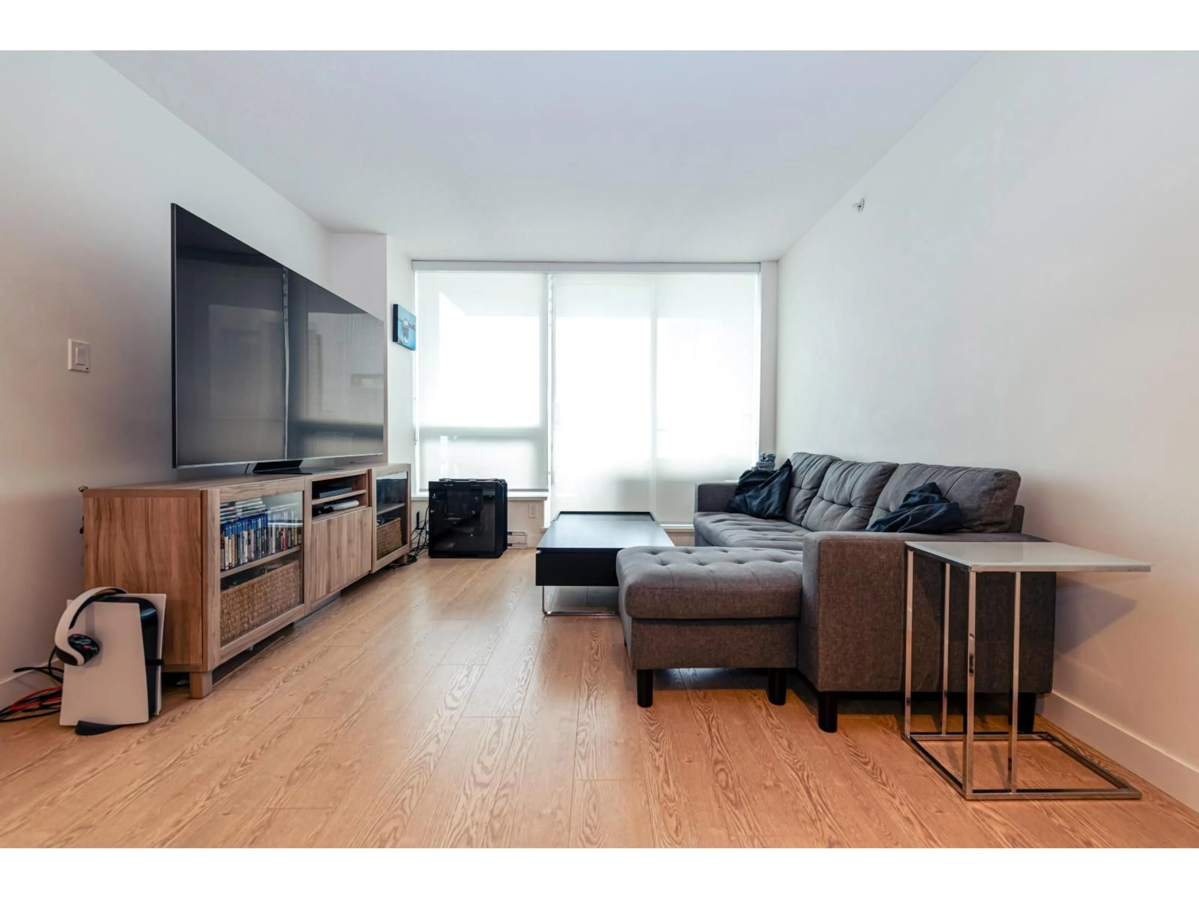 Living room with furniture, wood/laminate floor for 2503 - 13750 100 AVENUE, Surrey British Columbia V3T0L3