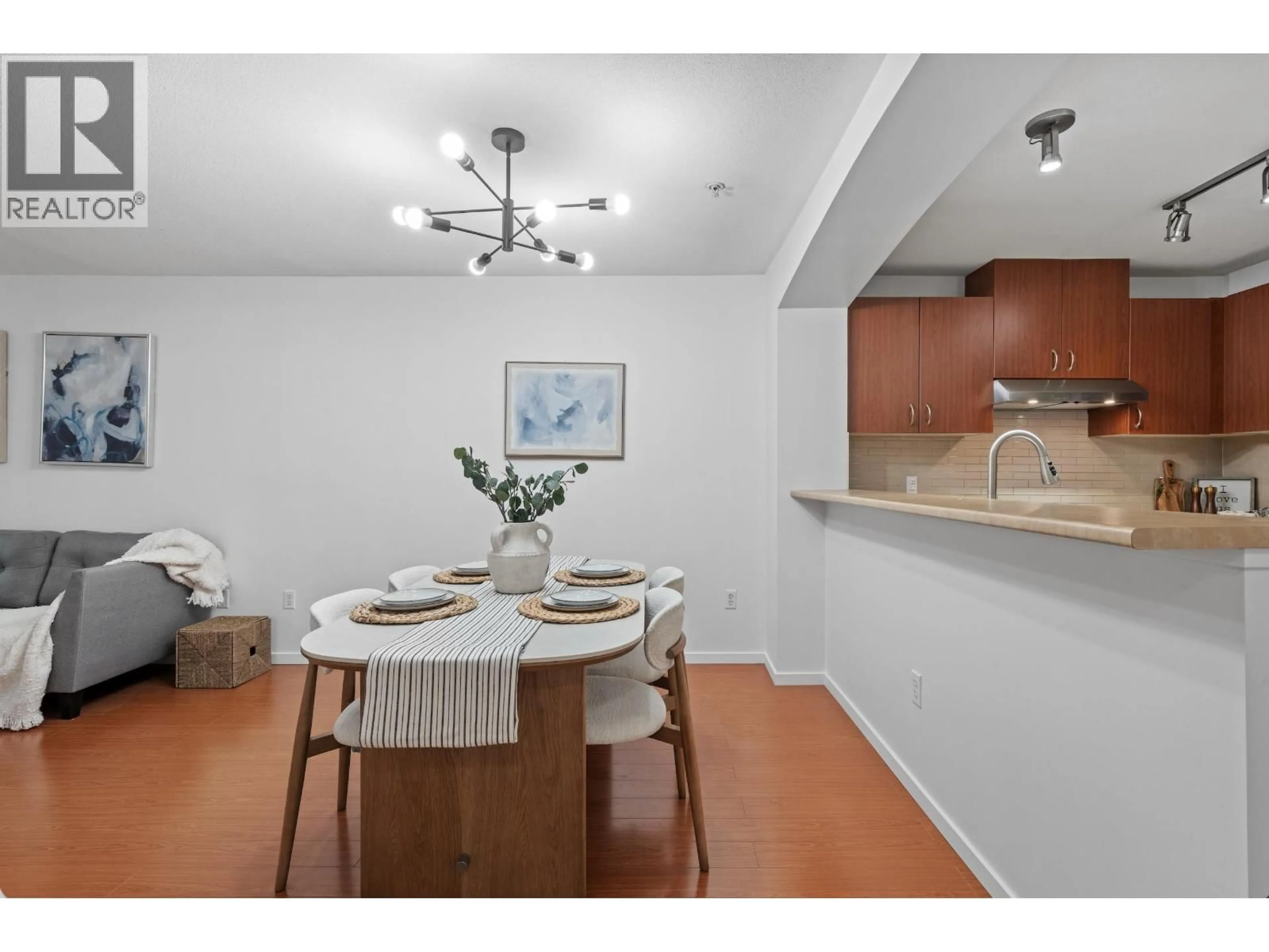 Dining room, unknown for 303 - 9098 HALSTON COURT, Burnaby British Columbia V3N0A6