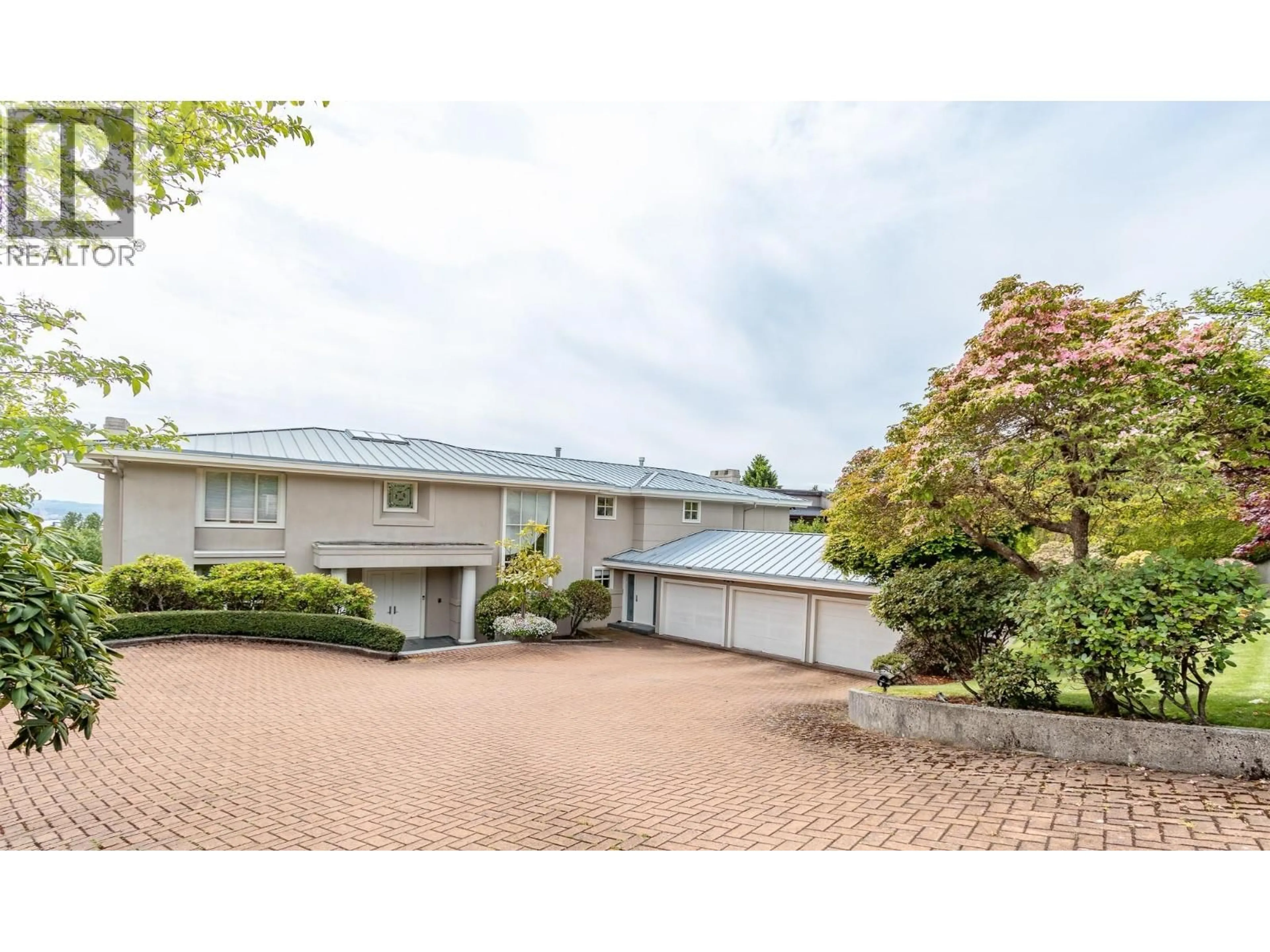 A pic from outside/outdoor area/front of a property/back of a property/a pic from drone, street for 620 KNOCKMAROON ROAD, West Vancouver British Columbia V7S1R6
