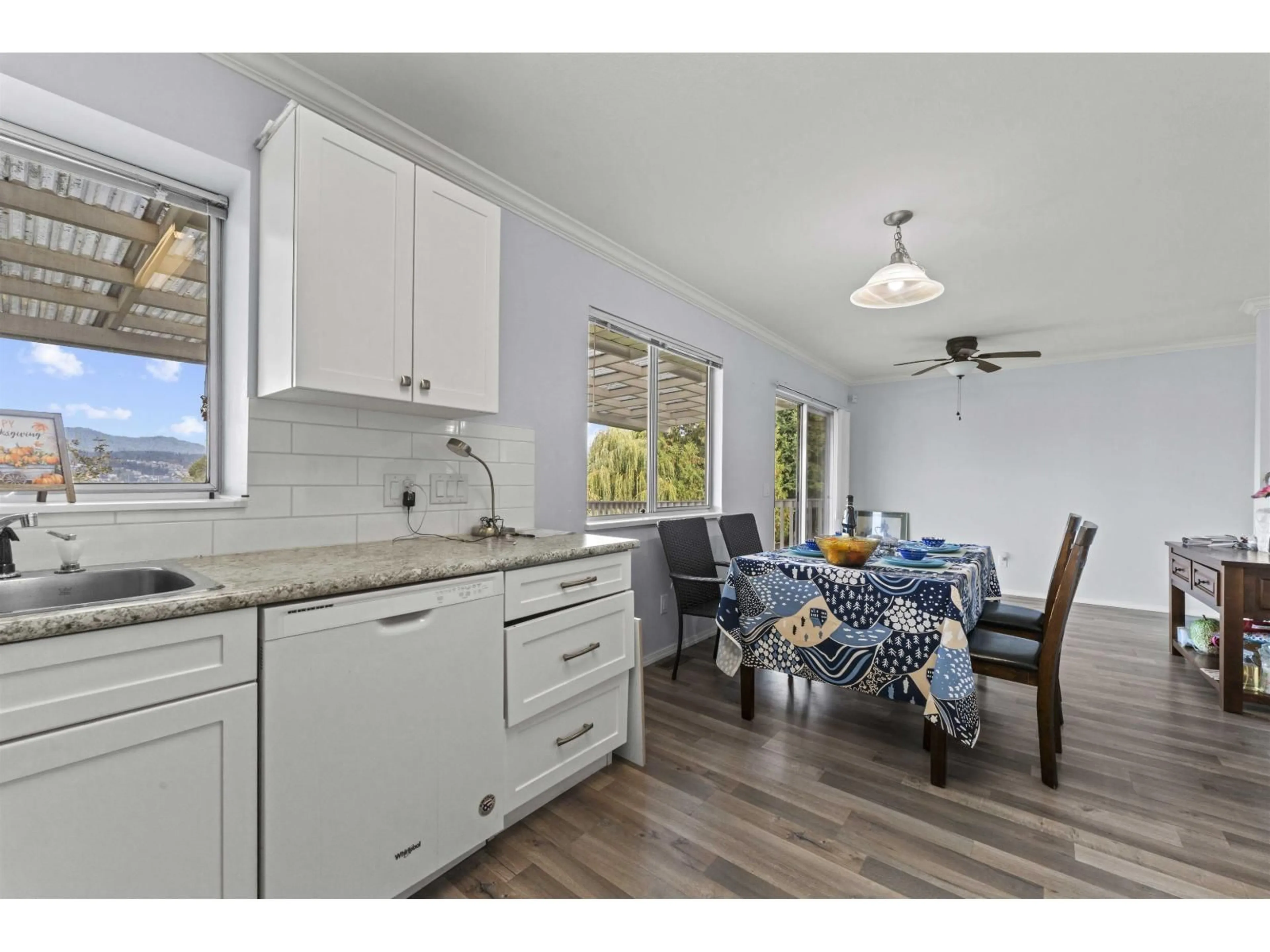 Open concept kitchen, unknown for 13957 115A AVENUE, Surrey British Columbia V3R9Y4