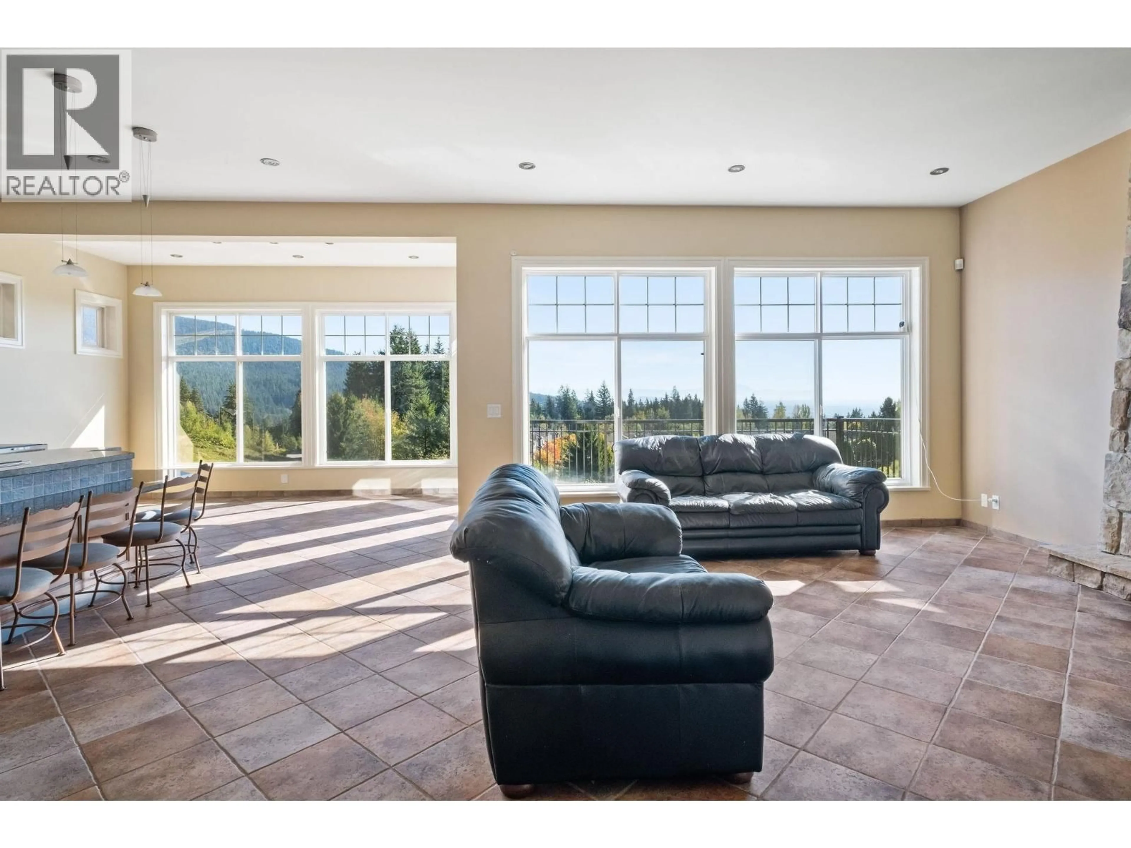 Living room with furniture, unknown for 3233 CHARTWELL LANE, Coquitlam British Columbia V3E3N1