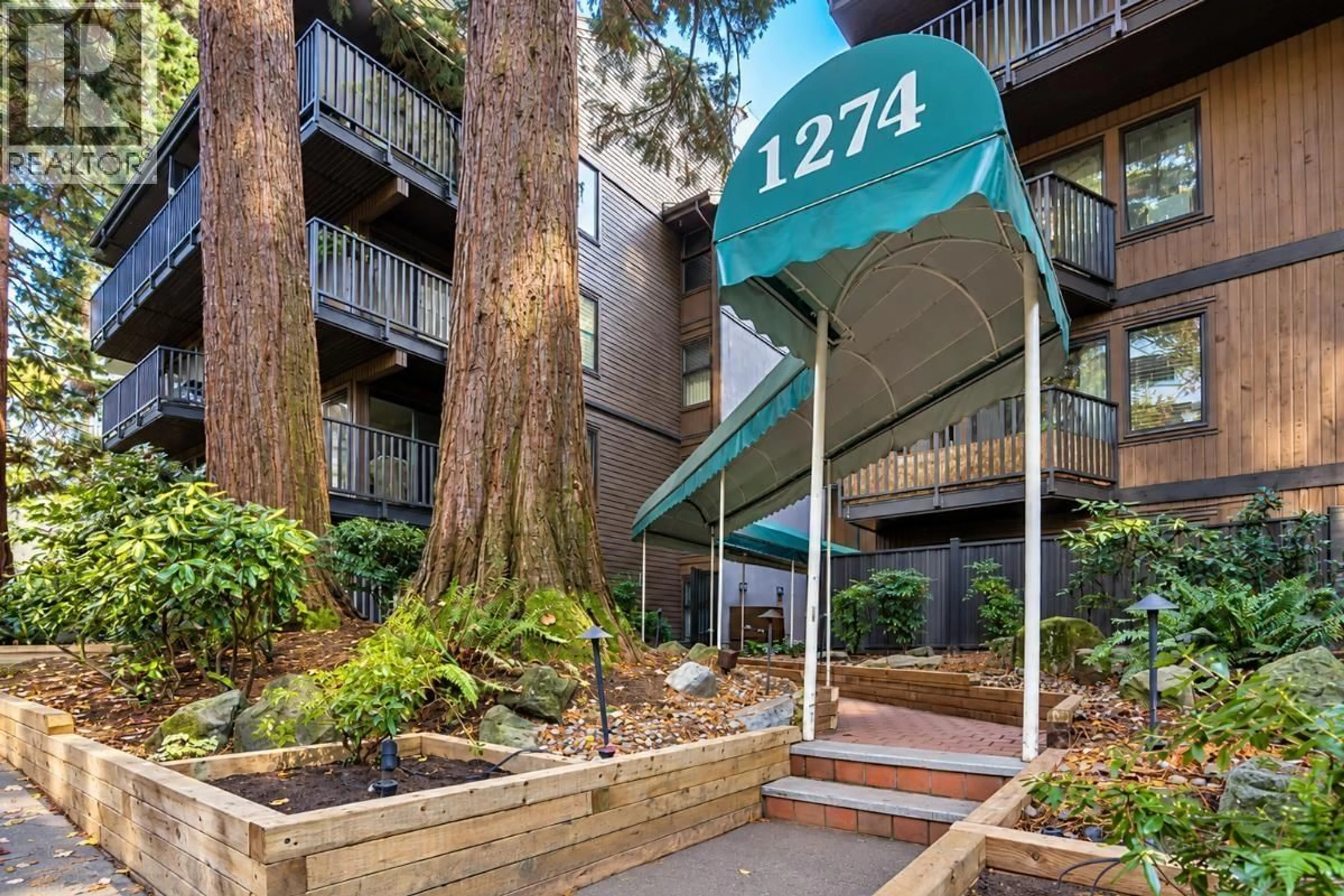 Indoor foyer for 210 - 1274 BARCLAY STREET, Vancouver British Columbia V6E1H3