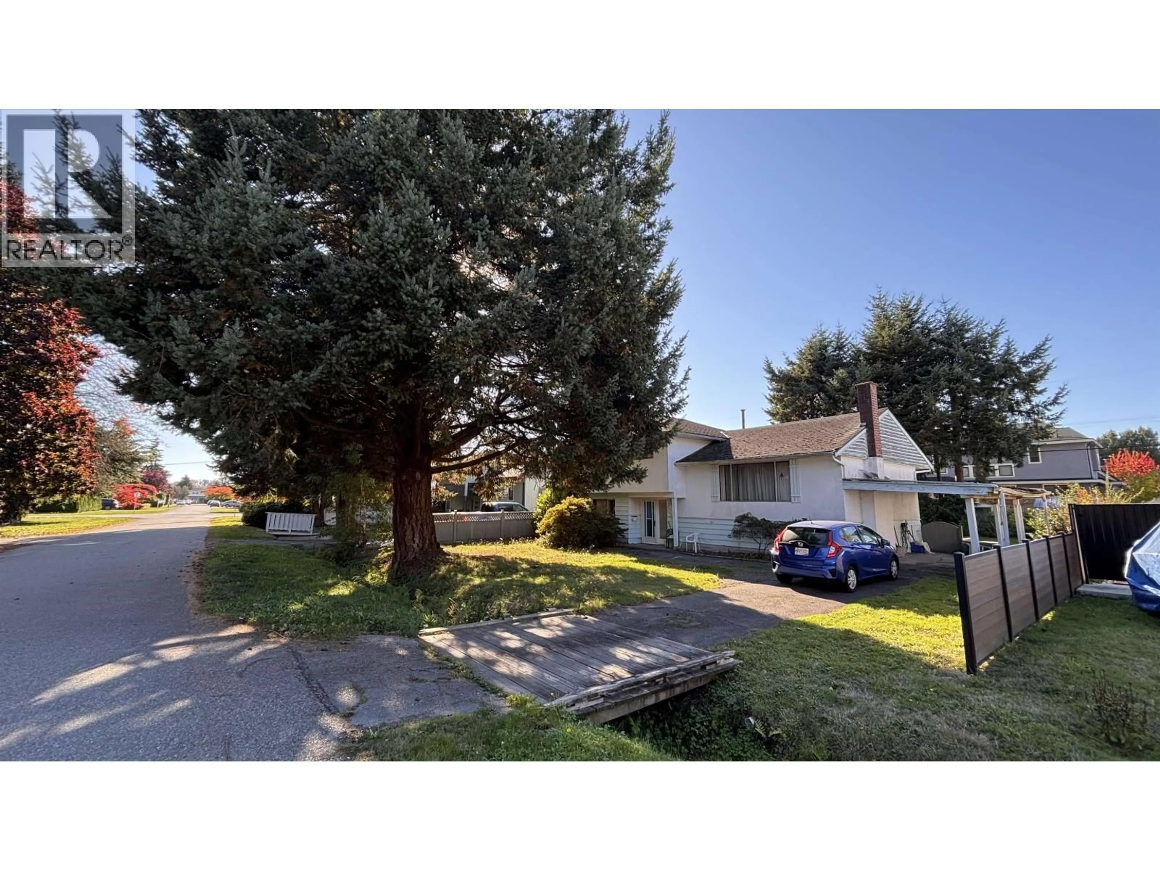 A pic from outside/outdoor area/front of a property/back of a property/a pic from drone, street for 10471 SEAHAM CRESCENT, Richmond British Columbia V7A3Y4