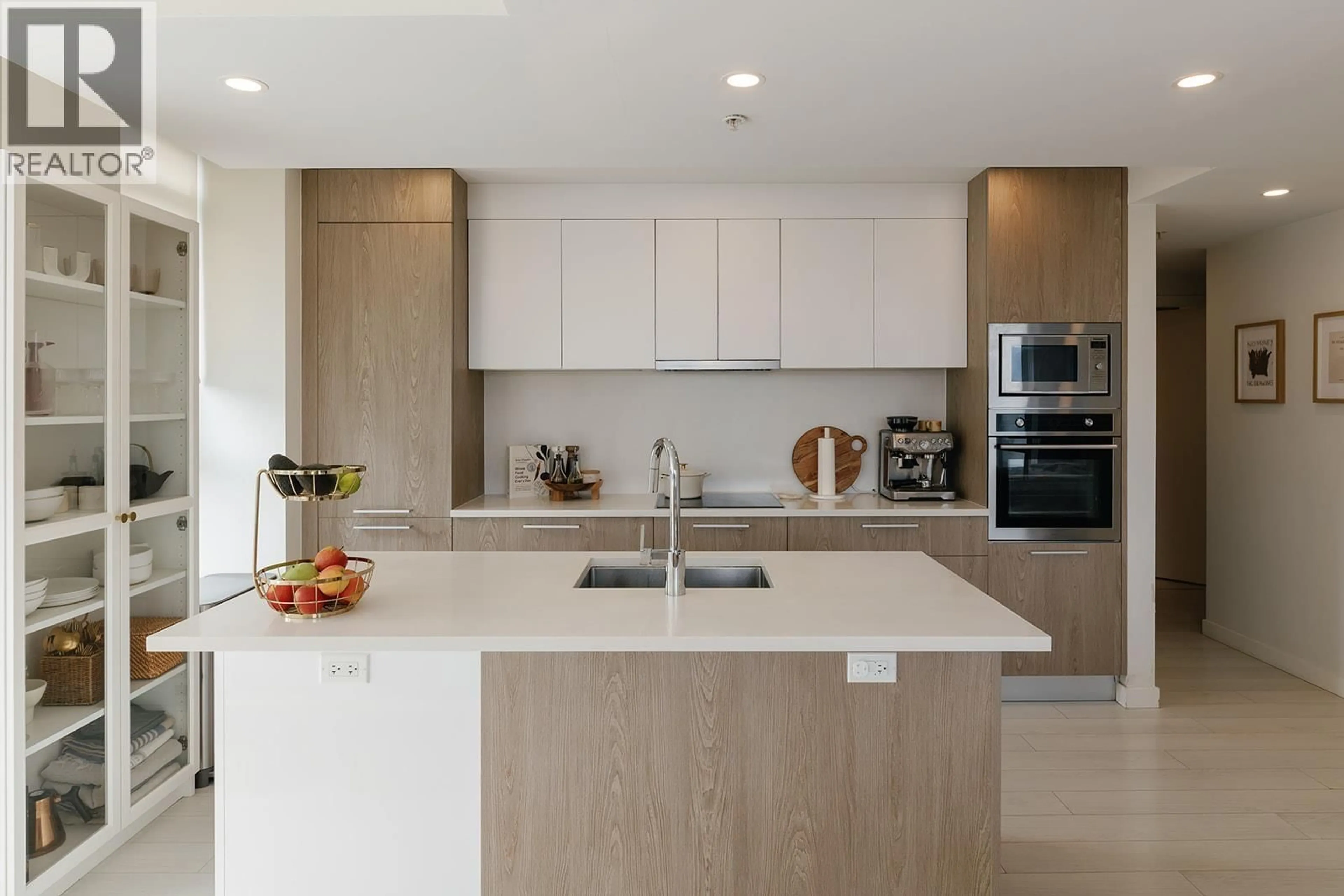 Contemporary kitchen, unknown for 305 - 285 10TH AVENUE, Vancouver British Columbia V5T0H6