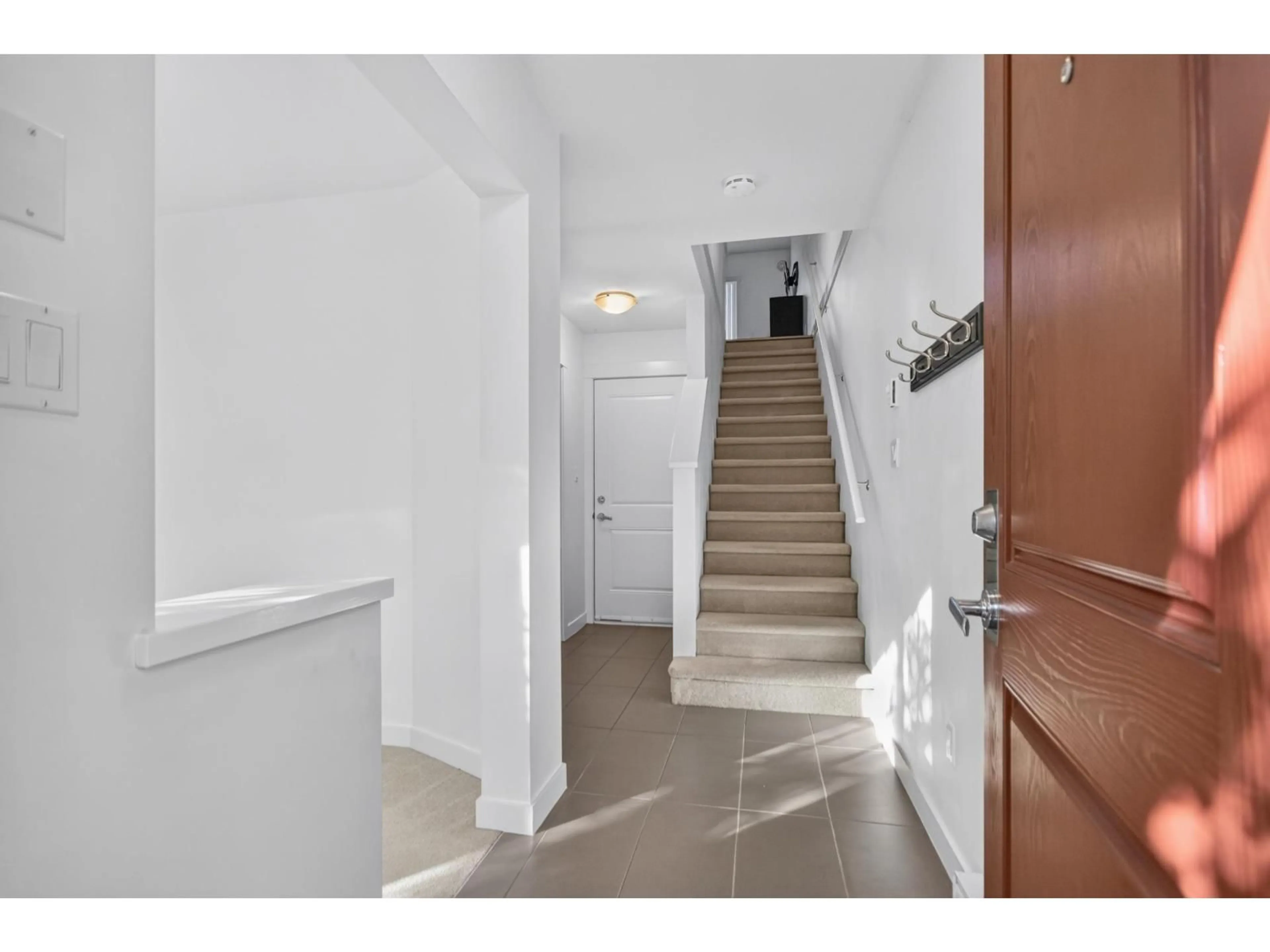 Indoor foyer for 43 - 6450 187 STREET, Surrey British Columbia V3S2X4