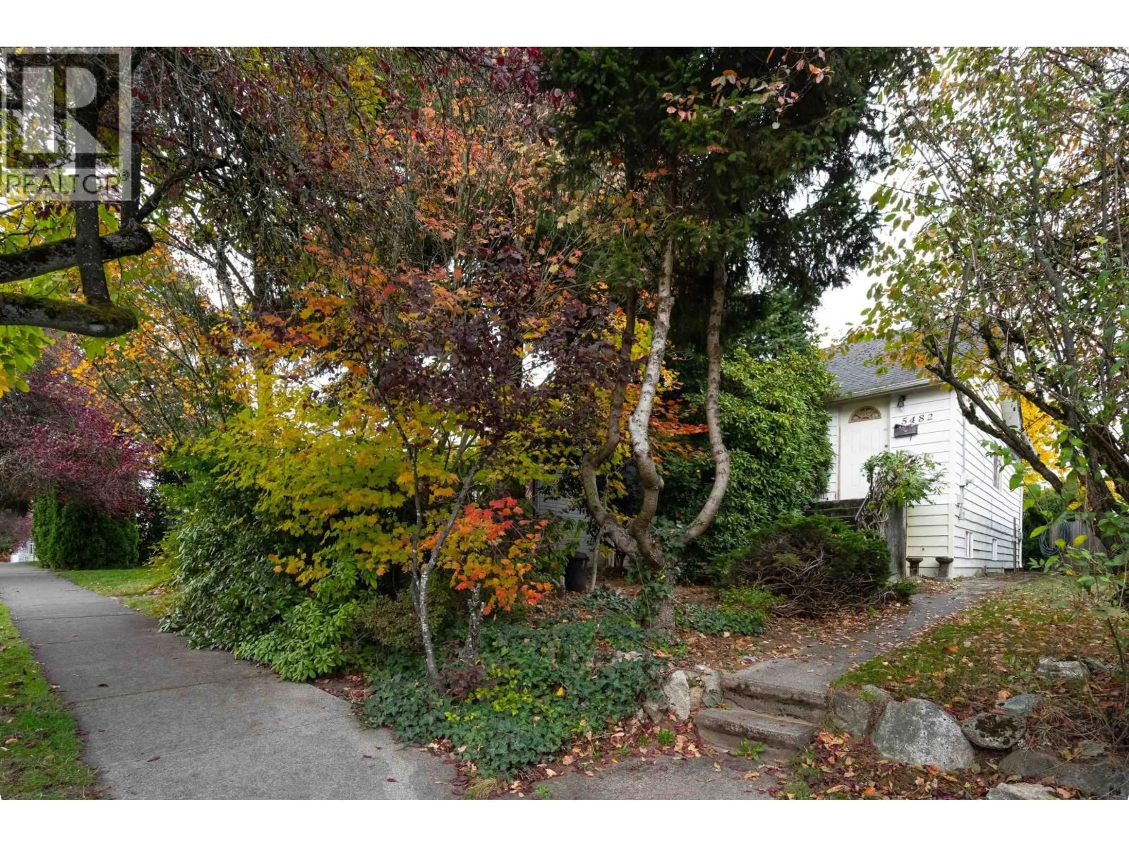 A pic from outside/outdoor area/front of a property/back of a property/a pic from drone, street for 5482 ROSS STREET, Vancouver British Columbia V5W3K9