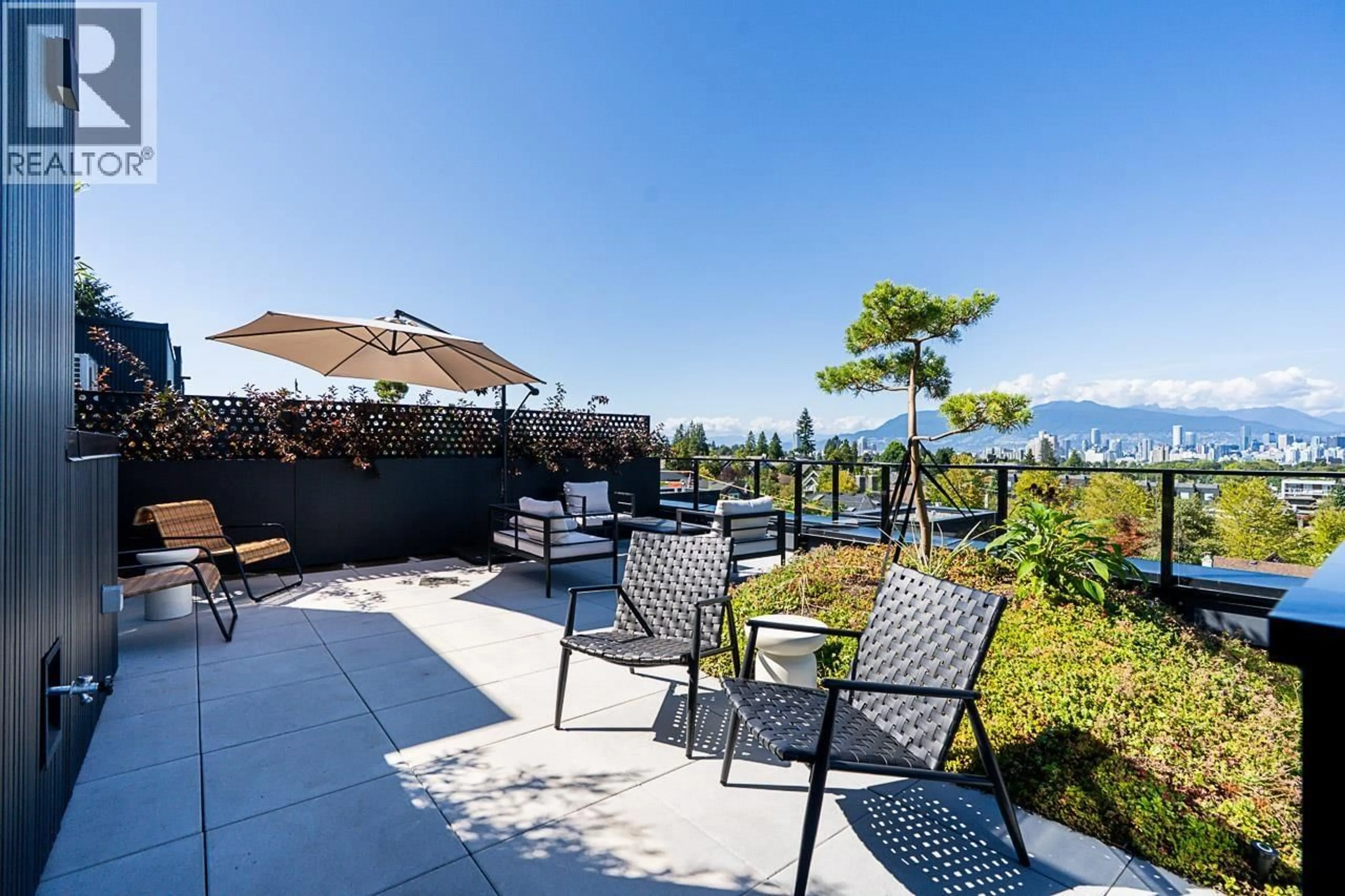 Patio, water/lake/river/ocean view for 202 - 539 28TH AVENUE, Vancouver British Columbia V5Z2H2