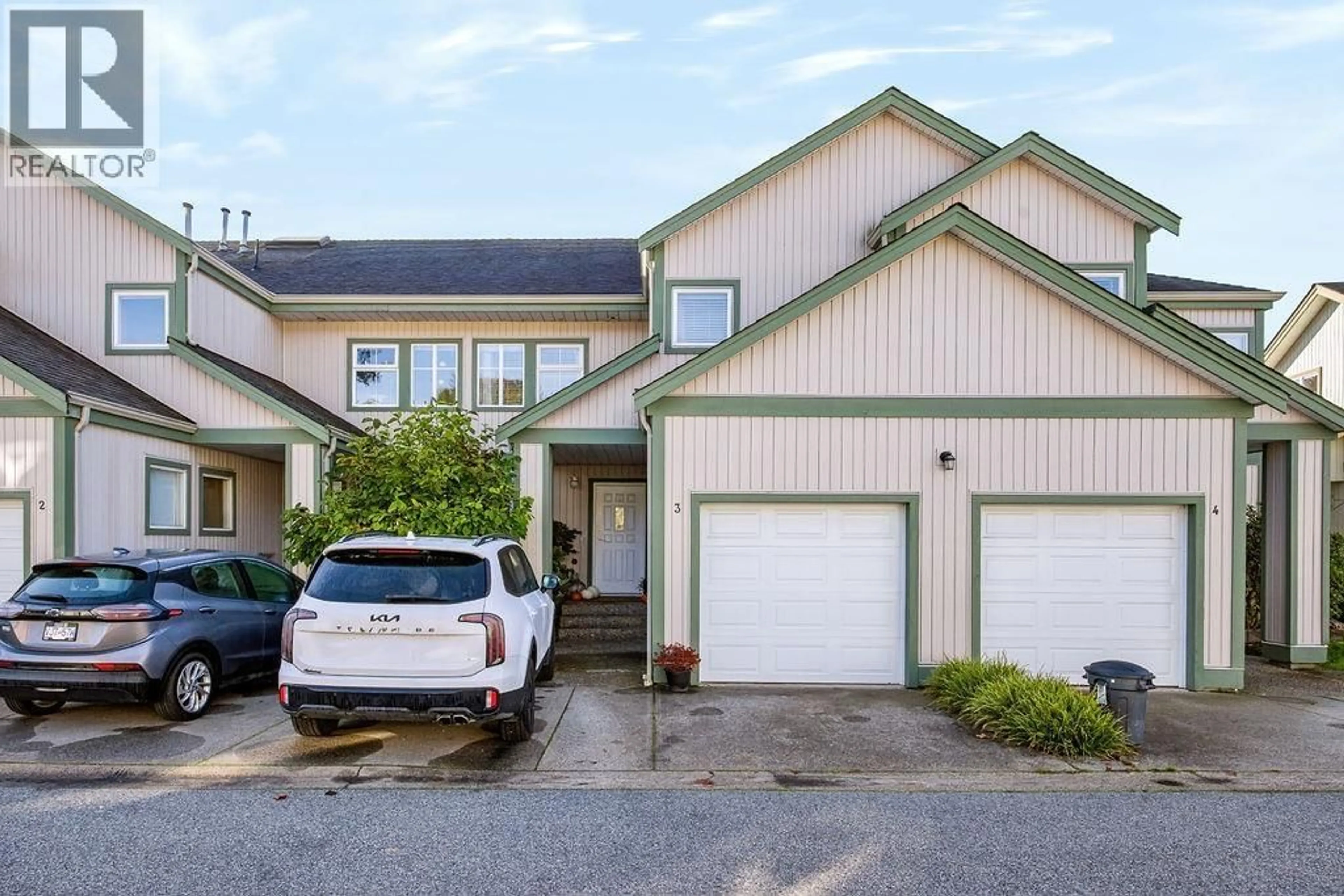 Home with vinyl exterior material, street for 3 - 735 PARK ROAD, Gibsons British Columbia V0N1V7
