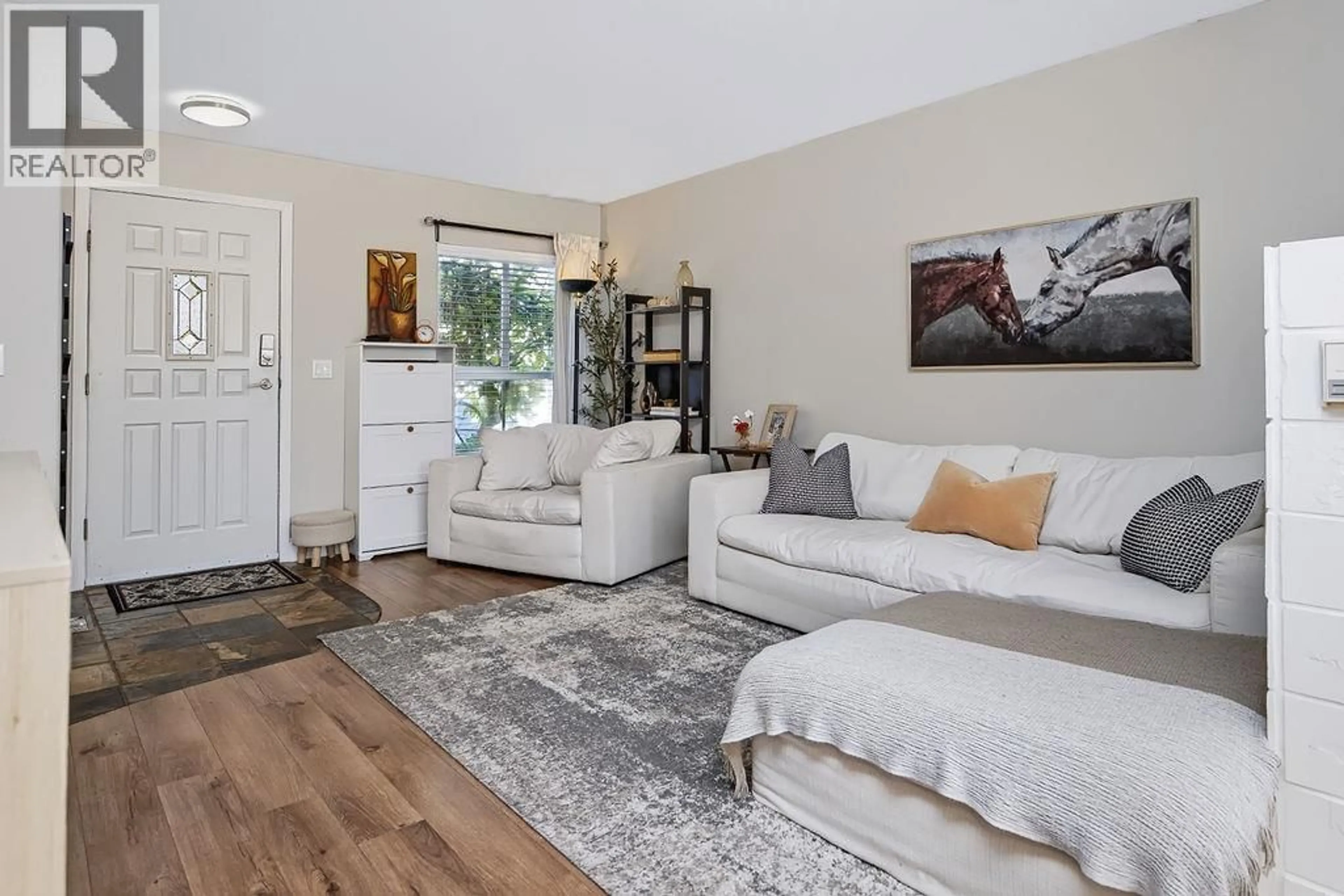 Living room with furniture, unknown for 3 - 735 PARK ROAD, Gibsons British Columbia V0N1V7