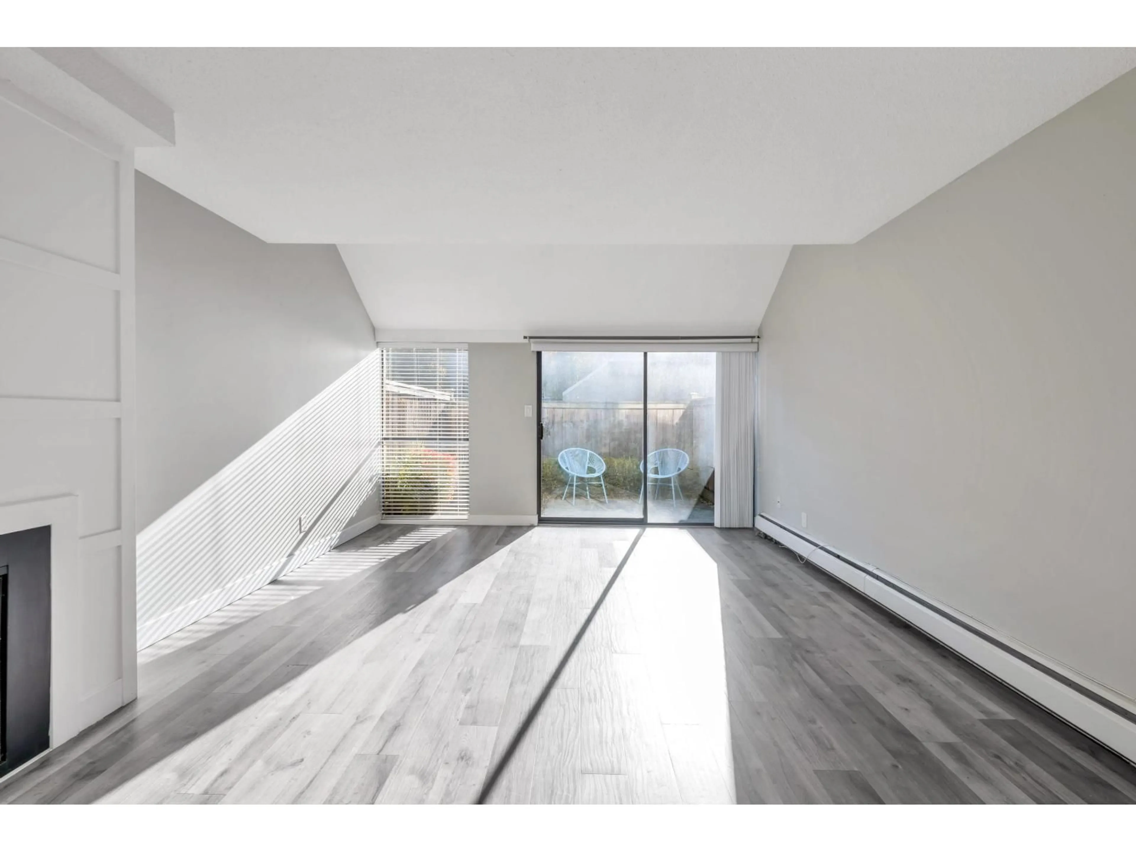 Indoor foyer for 106 - 17720 60 AVENUE, Surrey British Columbia V3S1V2