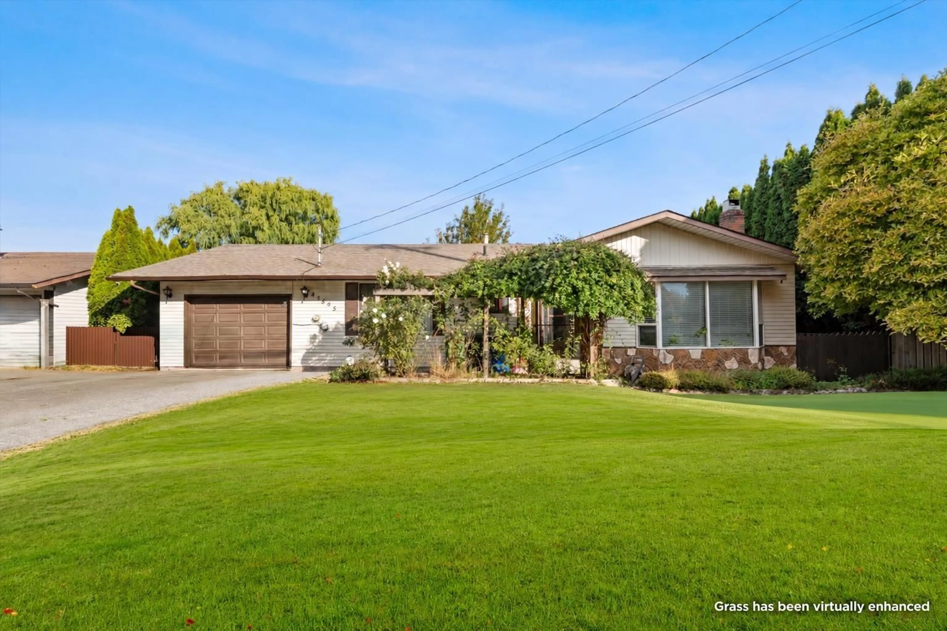 A pic from outside/outdoor area/front of a property/back of a property/a pic from drone, street for 45595 SOUTH SUMAS ROAD, Chilliwack British Columbia V2R1S3