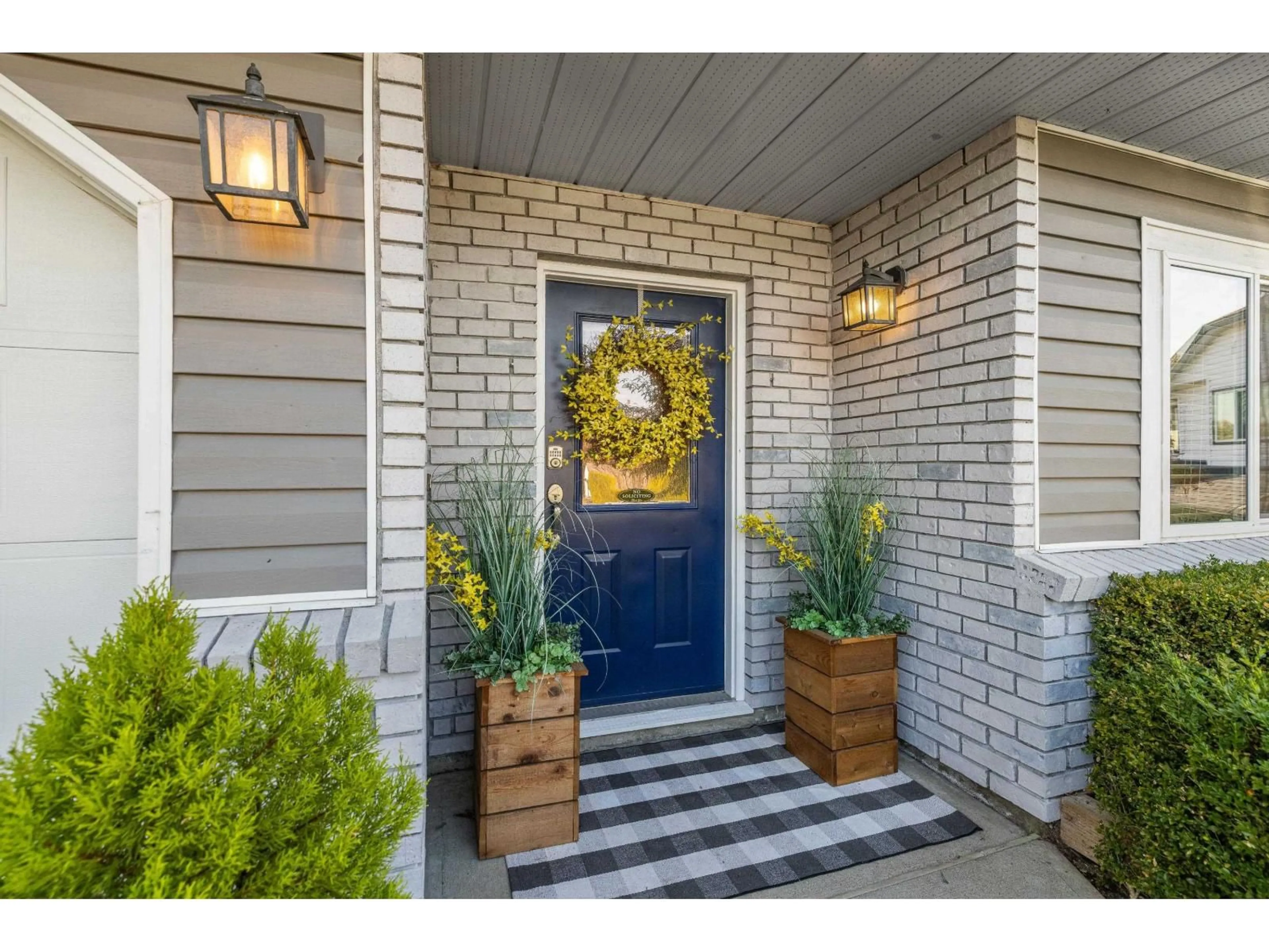 Indoor entryway for 34601 SEMLIN PLACE, Abbotsford British Columbia V2S6K7