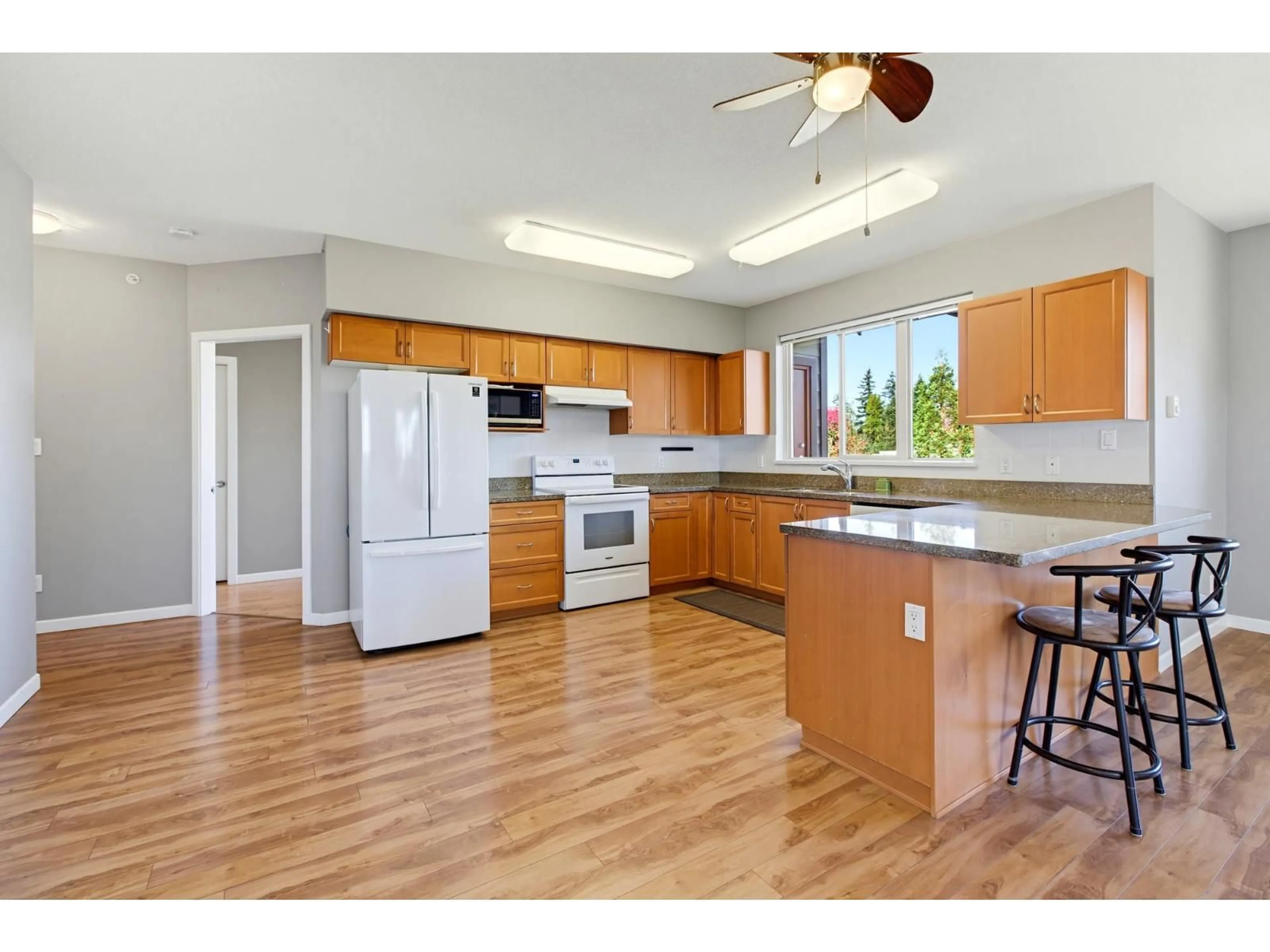Open concept kitchen, unknown for 411 - 16068 83 AVENUE, Surrey British Columbia V4N0N2