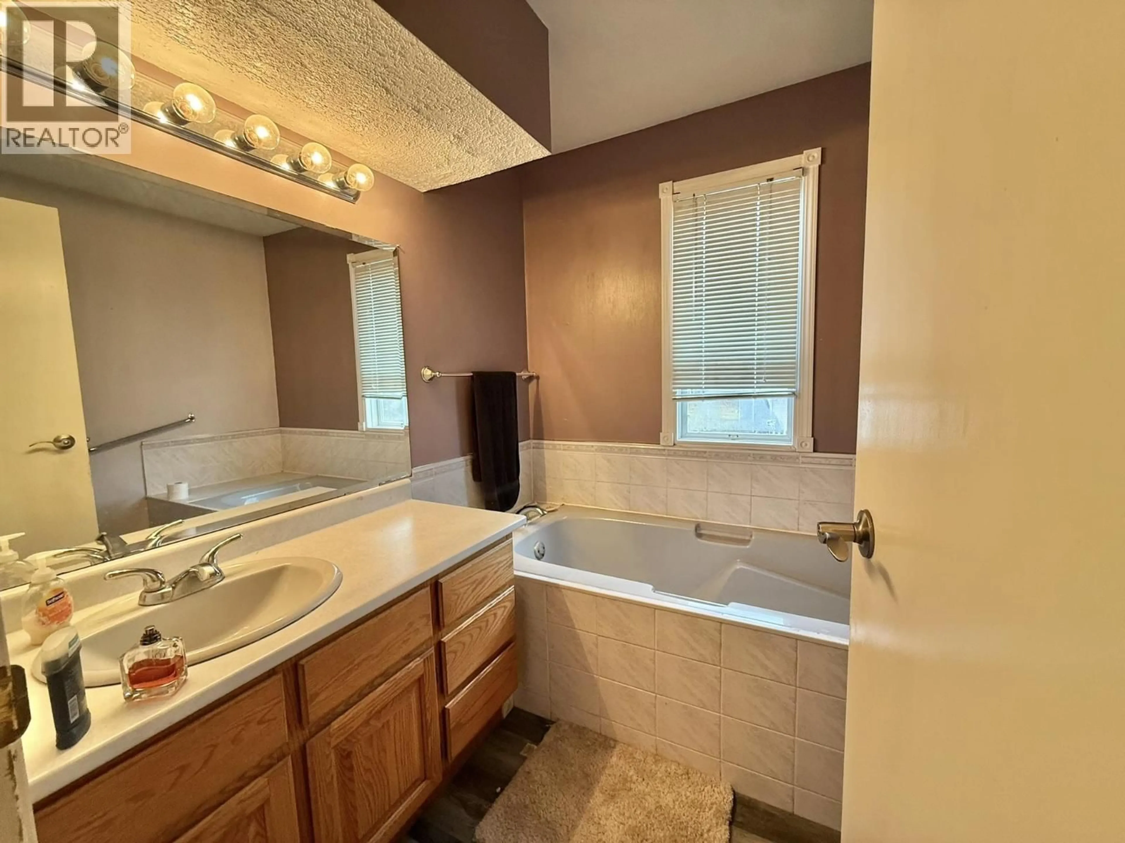 Standard bathroom, ceramic/tile floor for 1158 RED BLUFF ROAD, Quesnel British Columbia V2J4S8