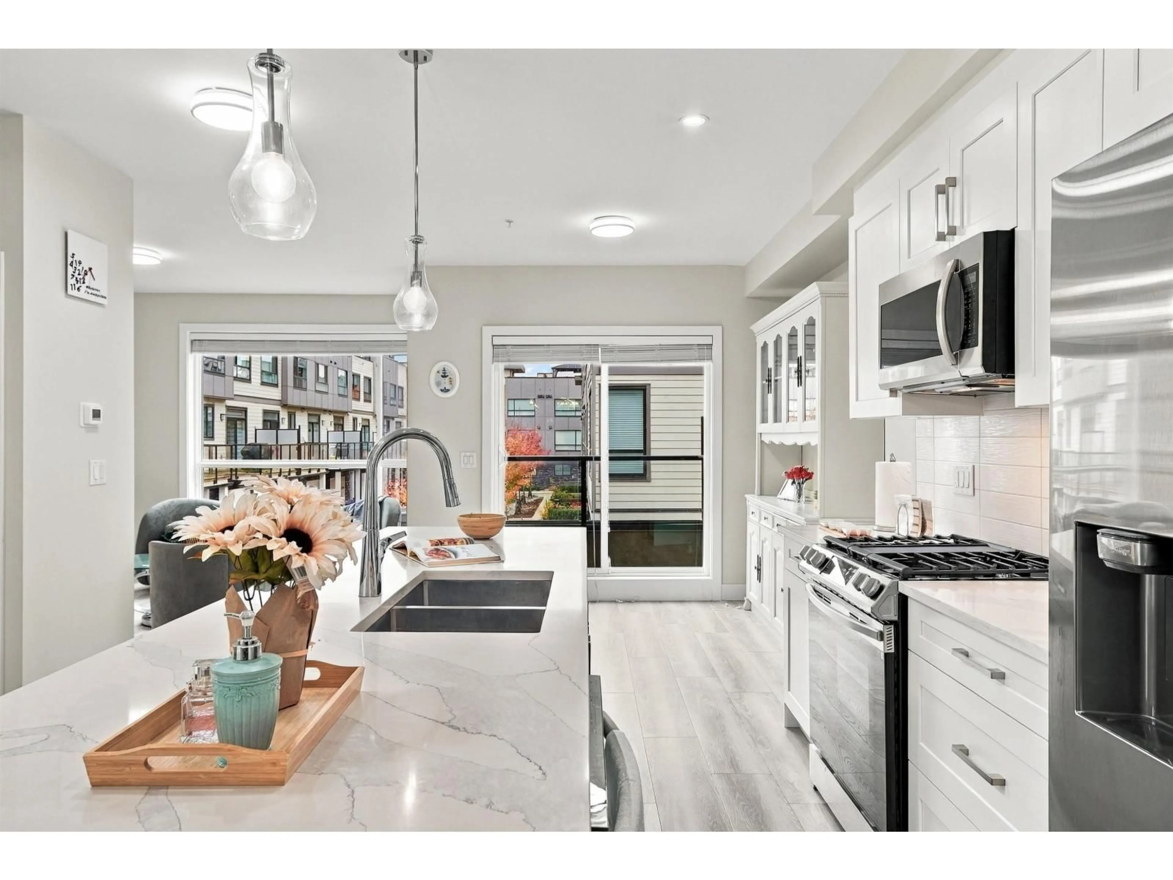 Open concept kitchen, ceramic/tile floor for 31 - 19631 55A AVENUE, Langley British Columbia V3A0L5