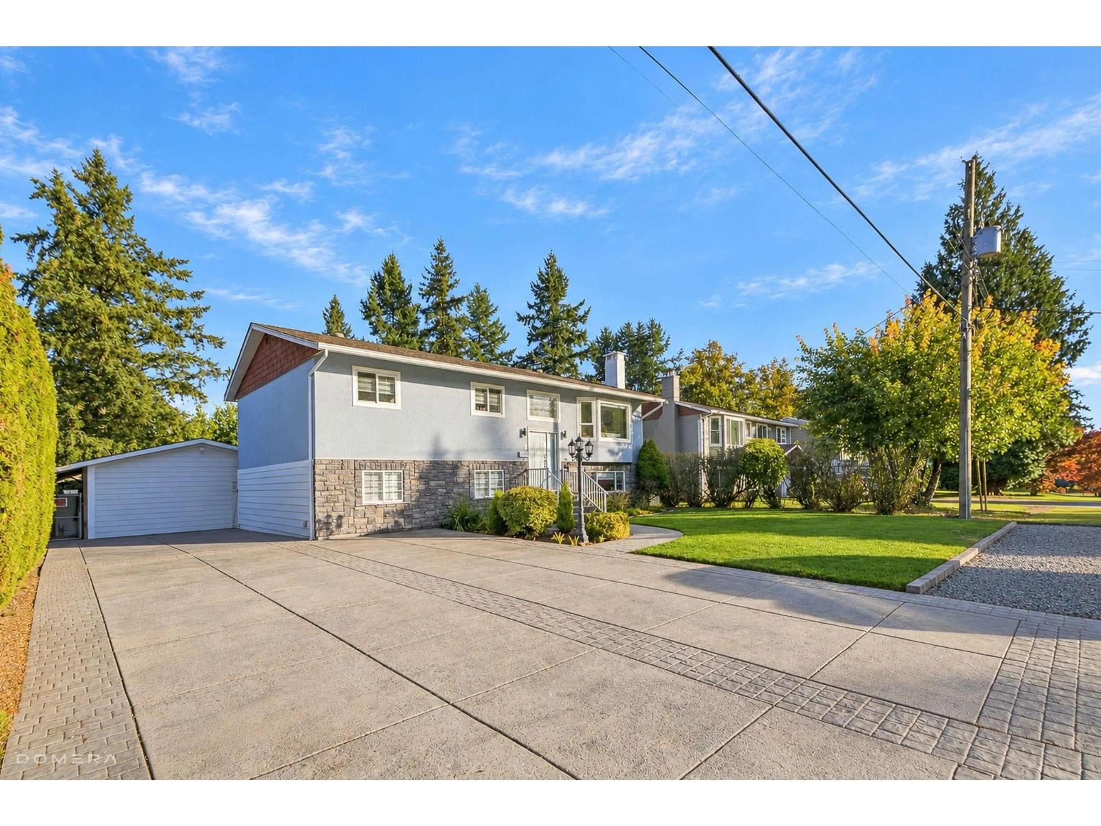 A pic from outside/outdoor area/front of a property/back of a property/a pic from drone, street for 3684 197 STREET, Langley British Columbia V3A1B3
