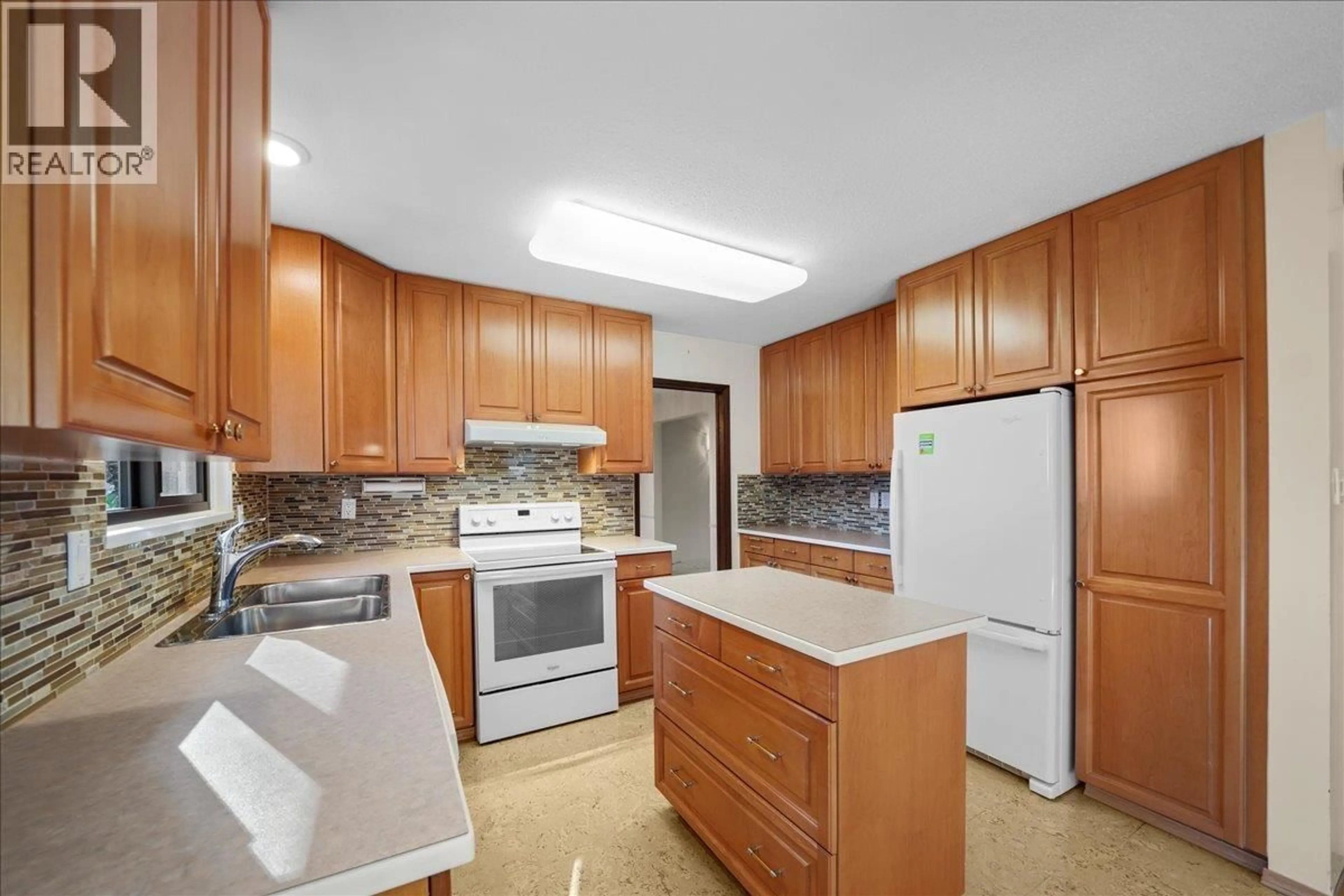 Standard kitchen, unknown for 364 54 STREET, Delta British Columbia V4M3G5