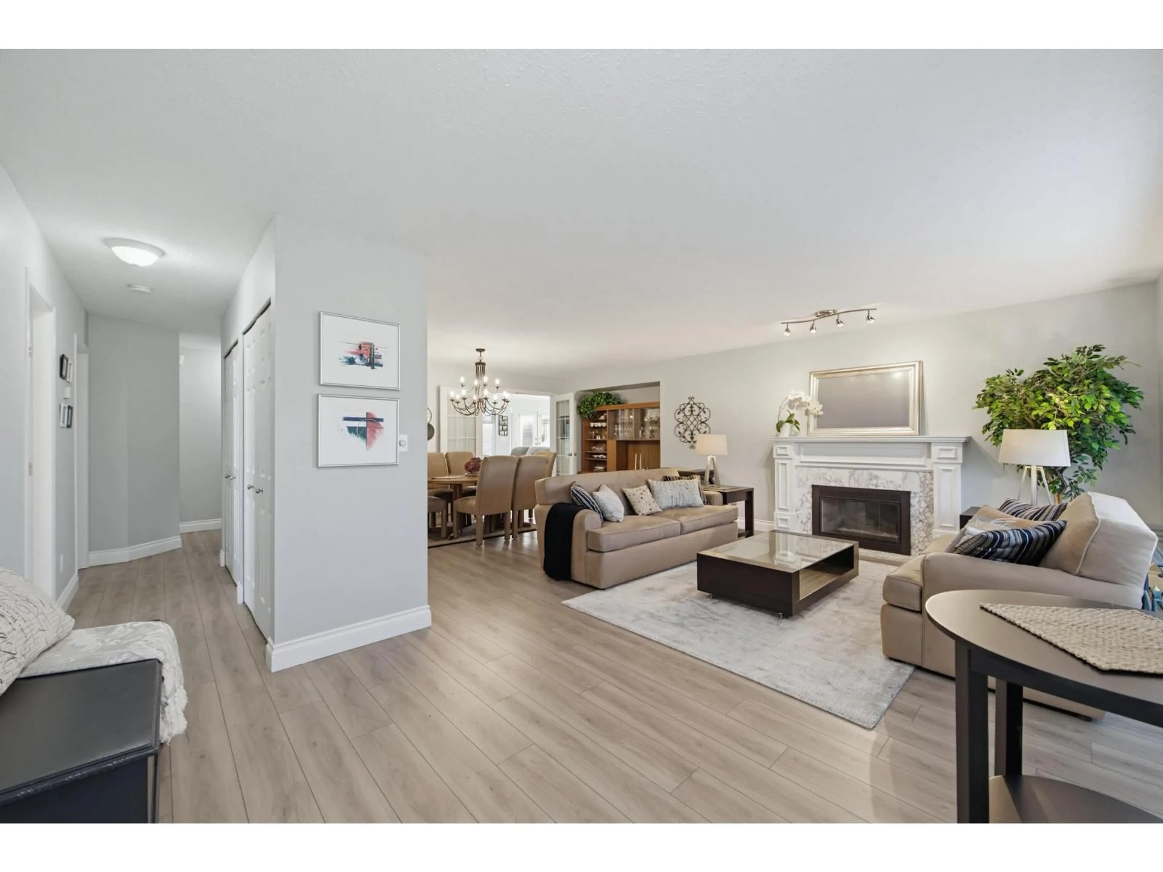 Living room with furniture, wood/laminate floor for 5632 SUNRISE CRESCENT EAST, Surrey British Columbia V3S7M5
