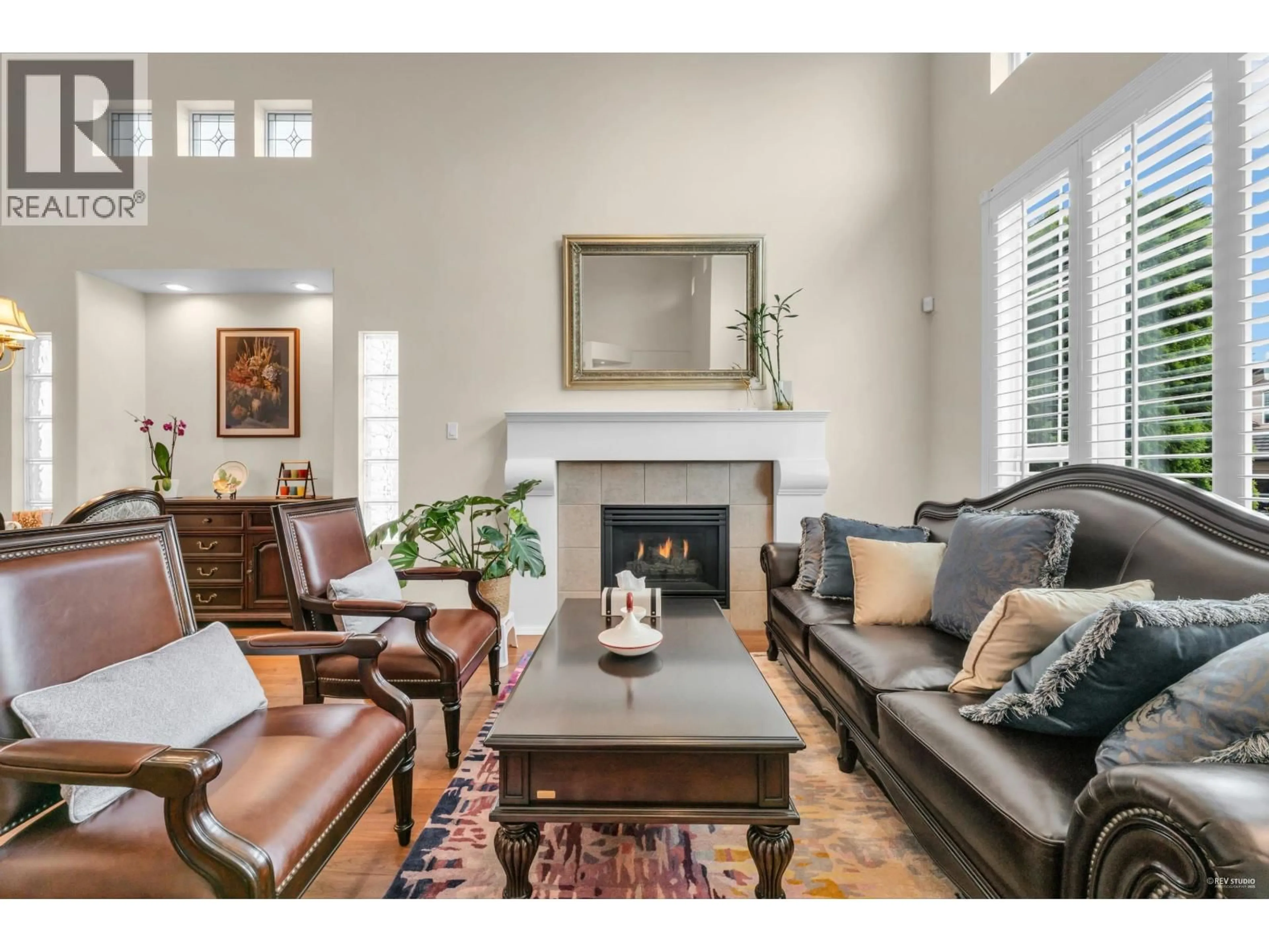 Living room with furniture, unknown for 19 LINDEN COURT, Port Moody British Columbia V3H5C1