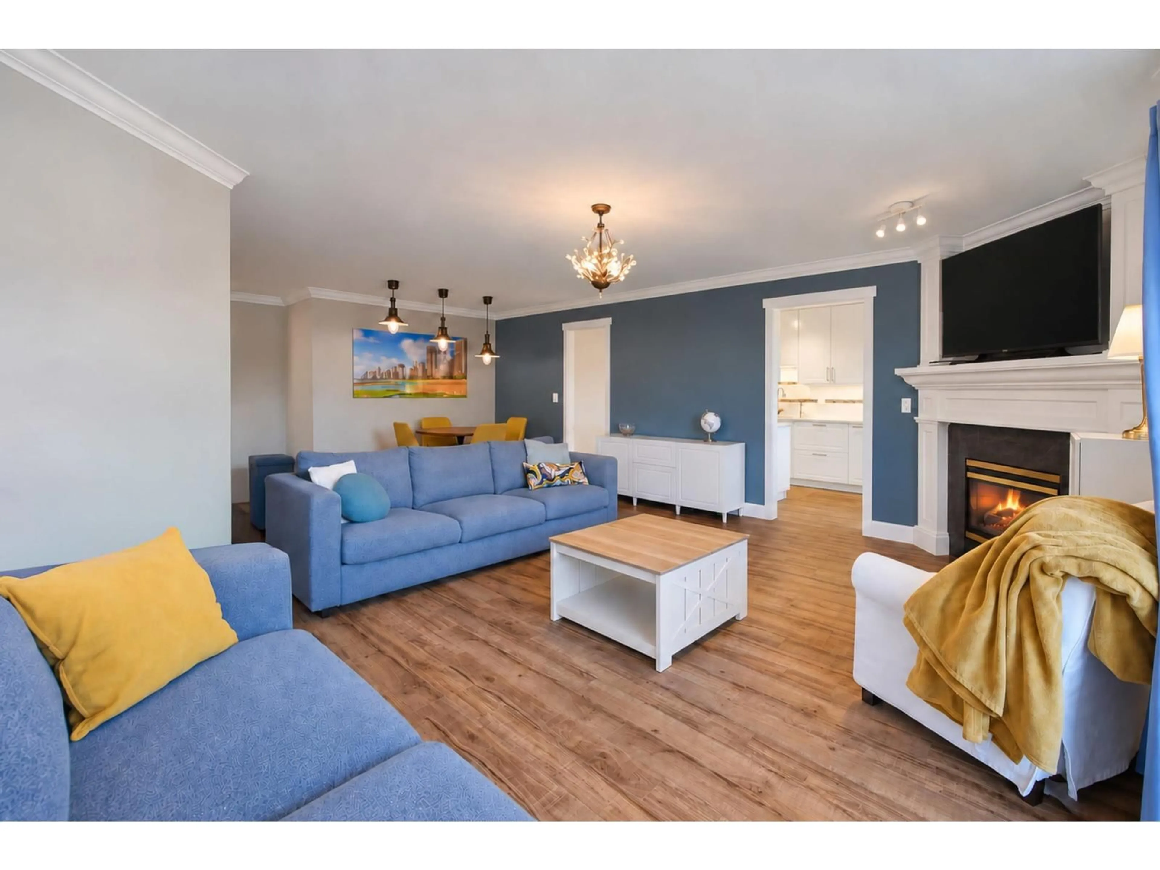 Living room with furniture, wood/laminate floor for 306 - 14993 101A AVENUE, Surrey British Columbia V3R0T1