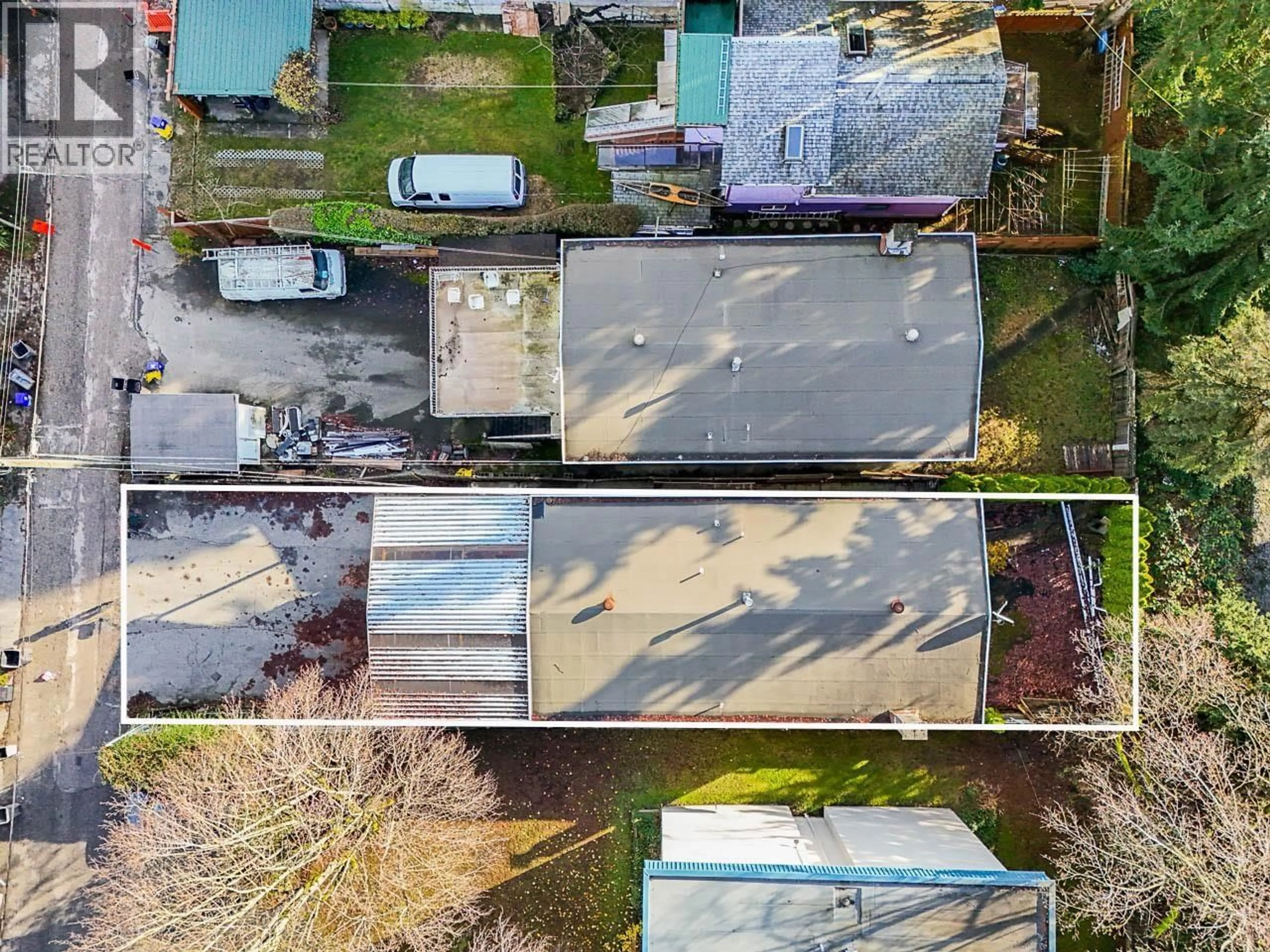 A pic from outside/outdoor area/front of a property/back of a property/a pic from drone, street for 3263 VANNESS AVENUE, Vancouver British Columbia V5R5A7